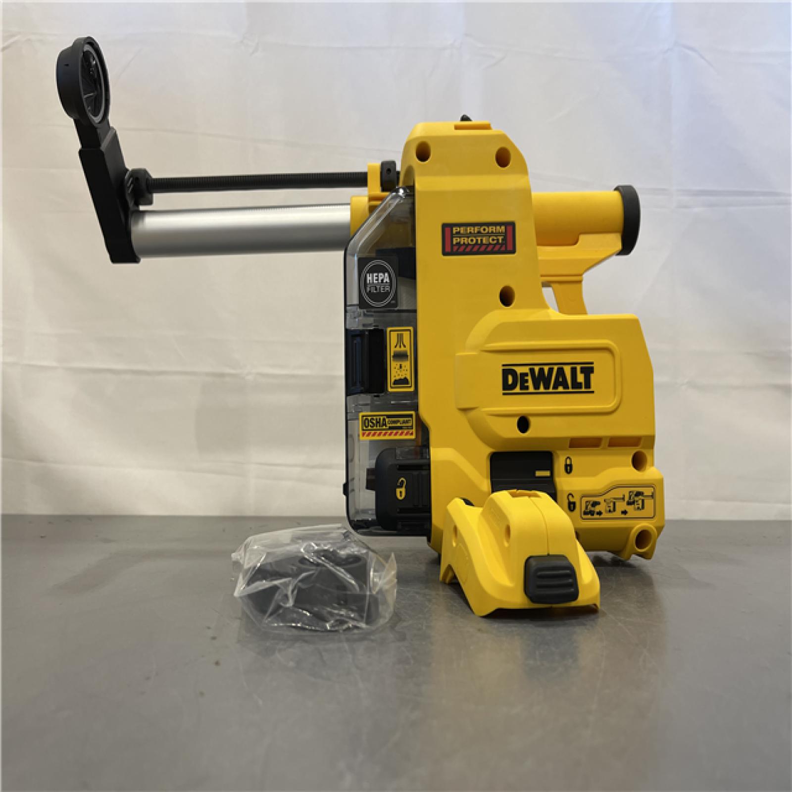 AS-IS - DeWalt Multi-Surface Dust Extractor
