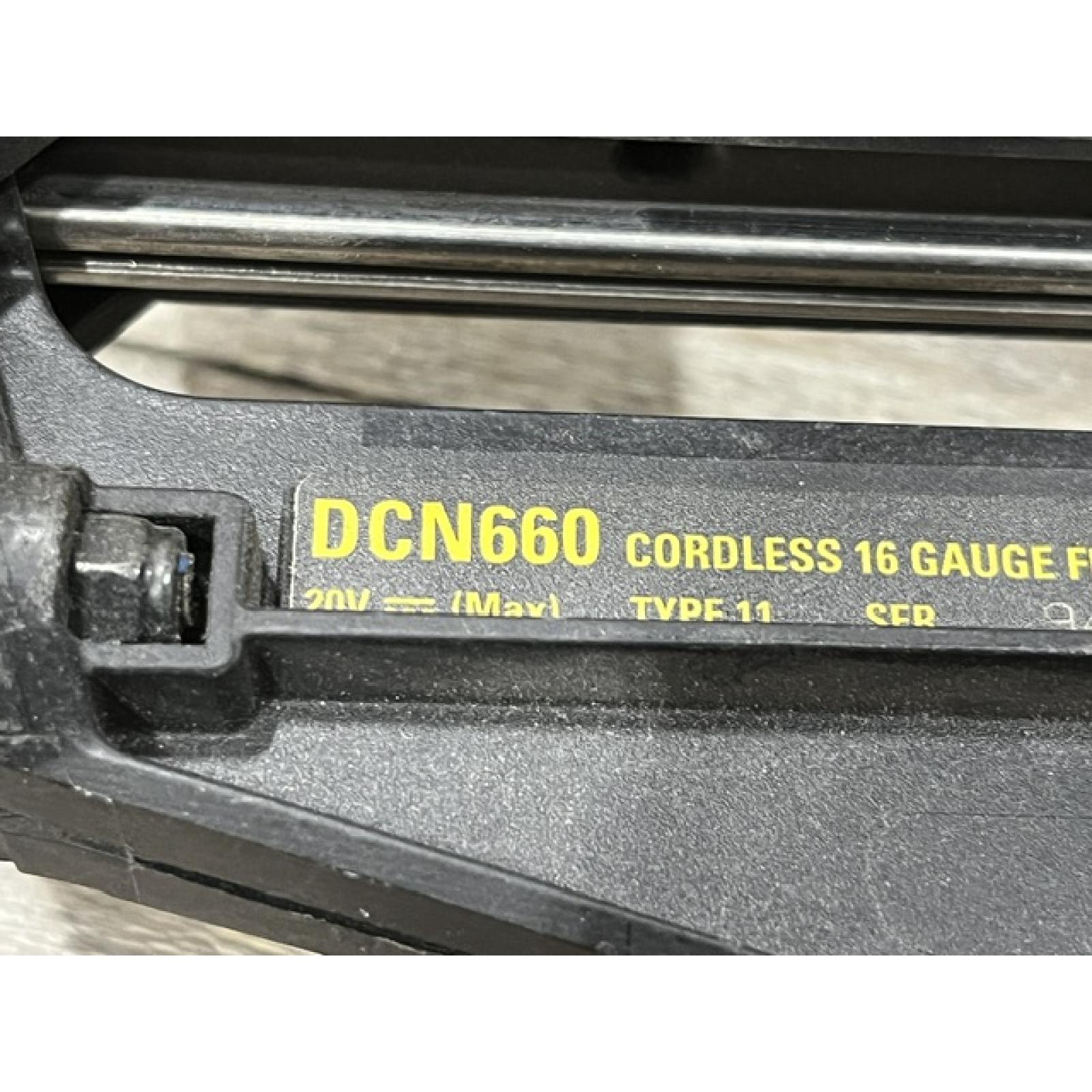 AS-IS DEWALT 20V MAX XR 16-Gauge Electric Cordless Angled Finishing Nailer Kit