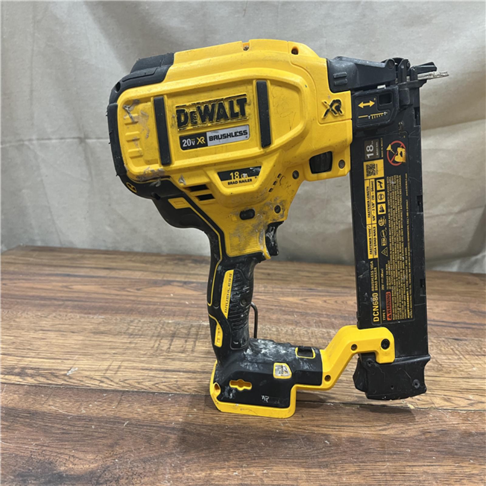 AS-IS DEWALT 20V MAX XR 18 Gauge Brad Nailer Kit