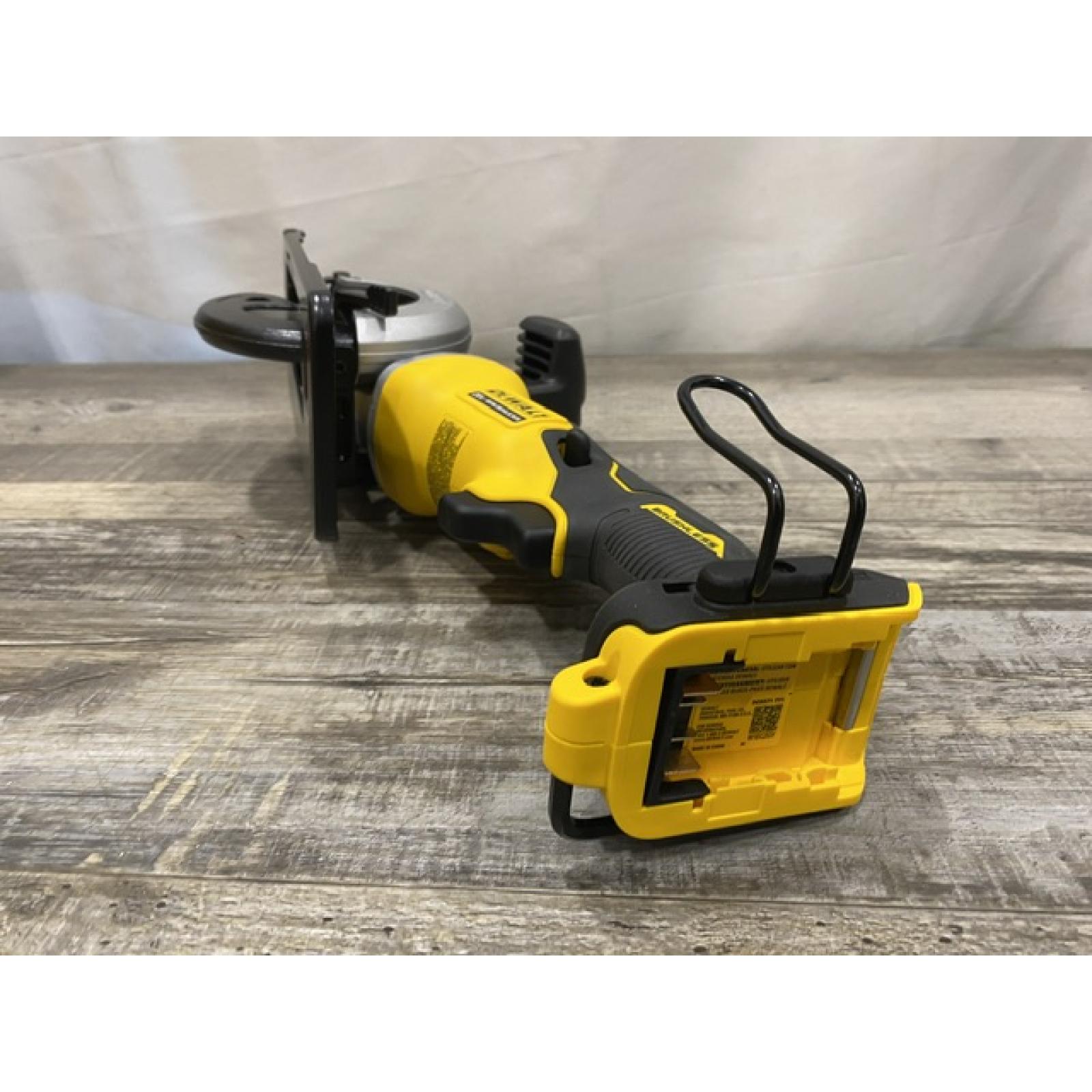 AS-IS DEWALT ATOMIC 20V MAX Cordless Brushless 4-1/2 in. Circular Saw (Tool Only)