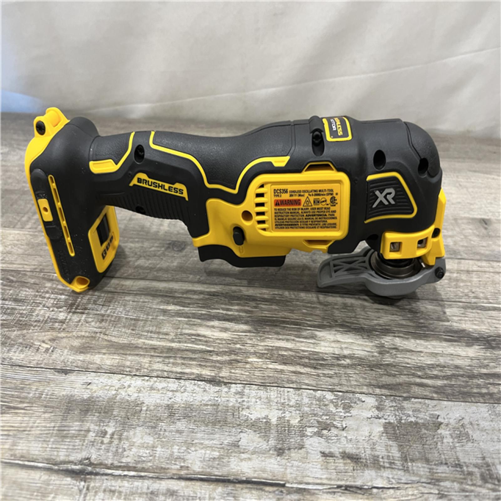 AS-IS DEWALT 20V MAX XR Cordless Brushless 3-Speed Oscillating Multi Tool Kit