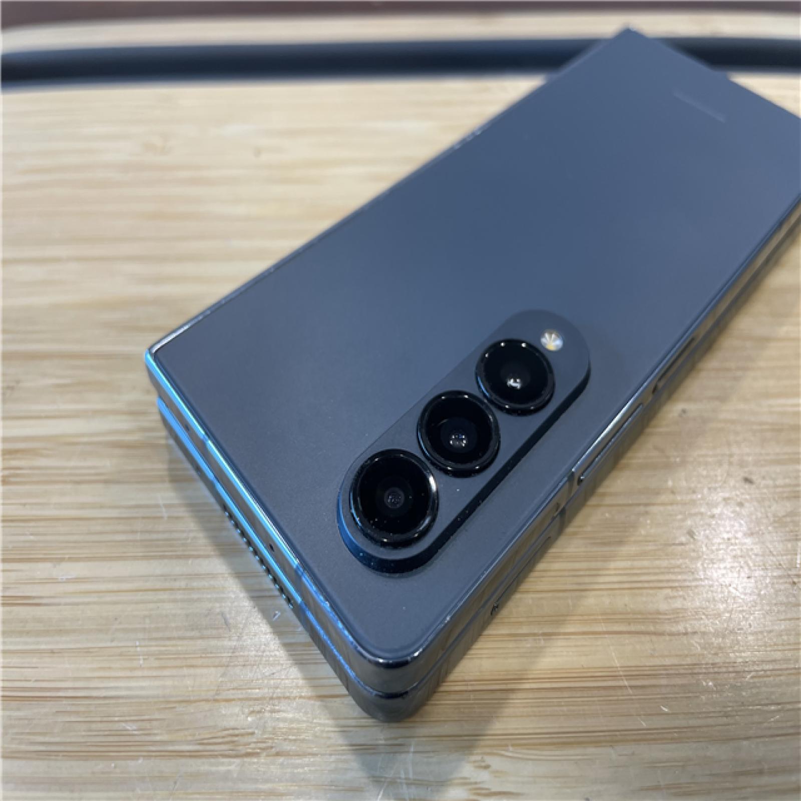 AS-IS Samsung Galaxy Z Fold4 512GB in Greygreen