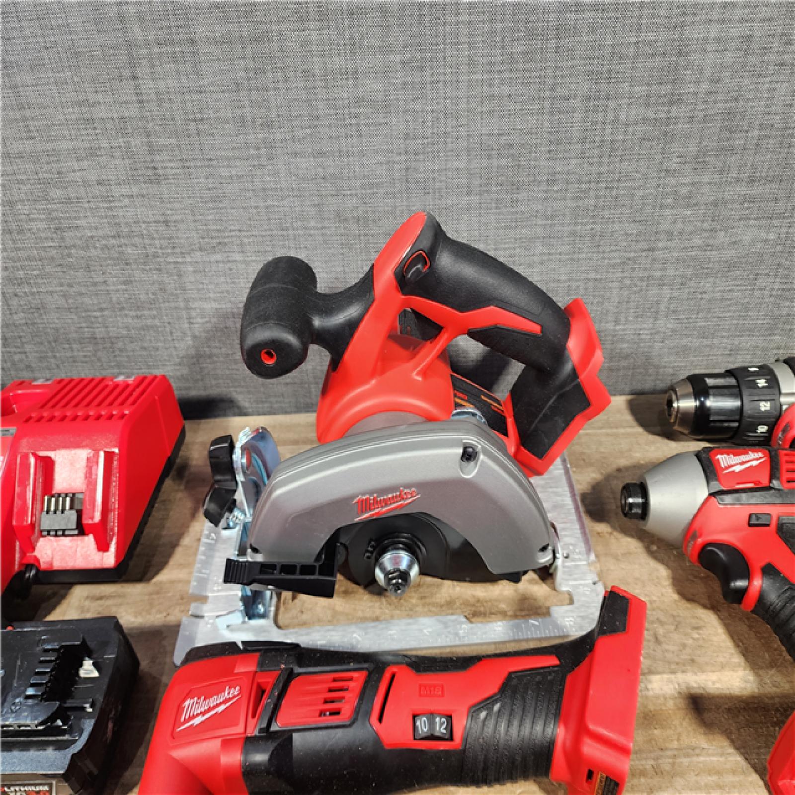 HOUSTON LOCATION - AS-IS MILWAUKEE 7 TOOL COMBO KIT W/ (2) BATTERY & CHARGER