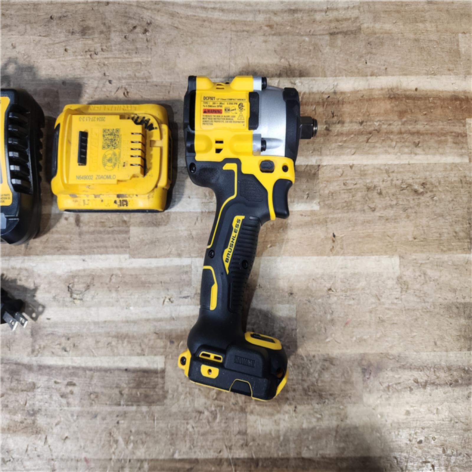 HOUSTON LOCATION - AS - IS DEWALT ATOMIC 20V MAX Lithium-Ion Brushless Cordless 1/2 in. Variable Speed Impact Wrench Kit