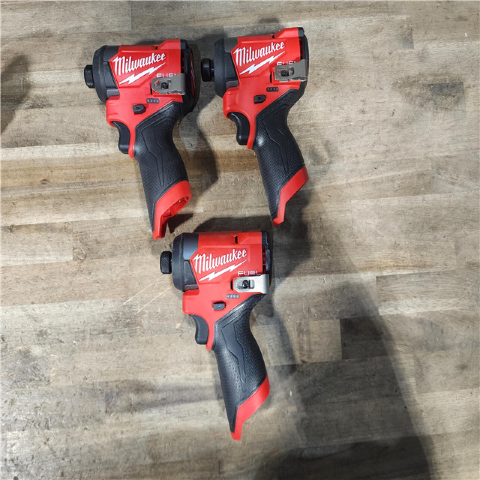 HOUSTON LOCATION - AS-IS MILWAUKEE 3 TOOL COMBO KIT W/ (2) BATTERY & CHARGER