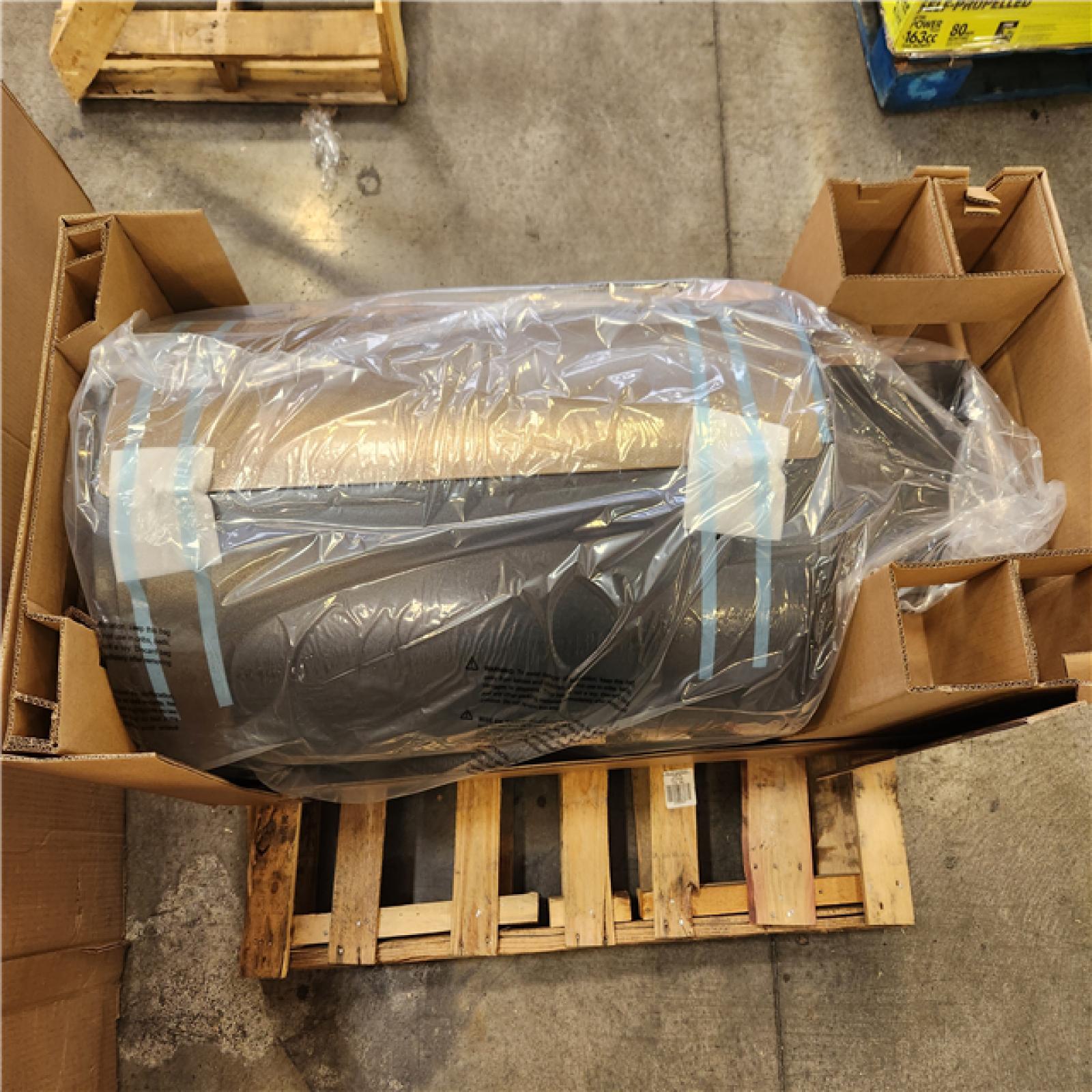 Phoenix NEW Traeger Pro Series 34-Pellet Grill and Smoker in Bronze (SEALED)