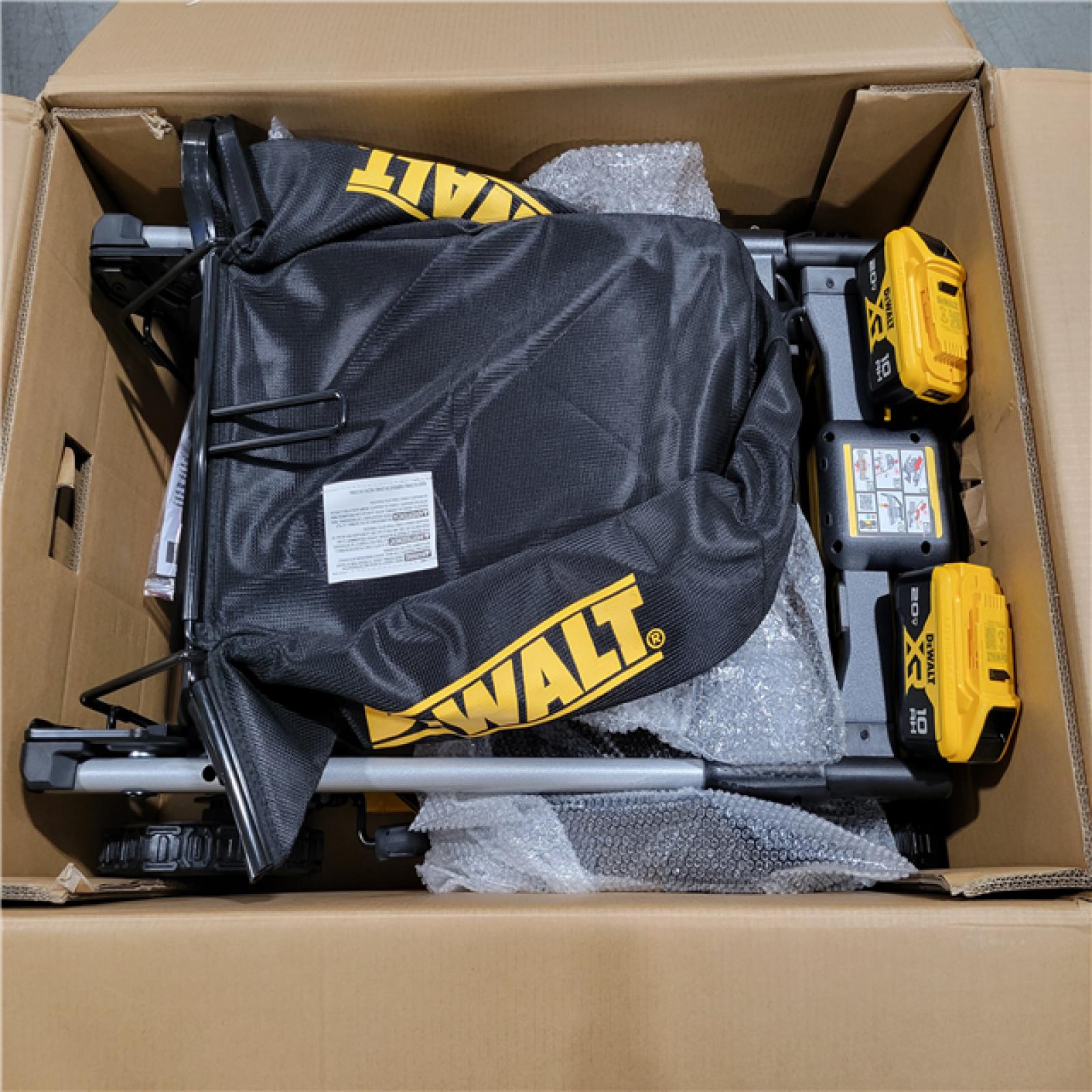 California AS-IS DEWALT 21/PULG/PO (533.4mm) 2X 20V MAX* XR PUSH MOWER