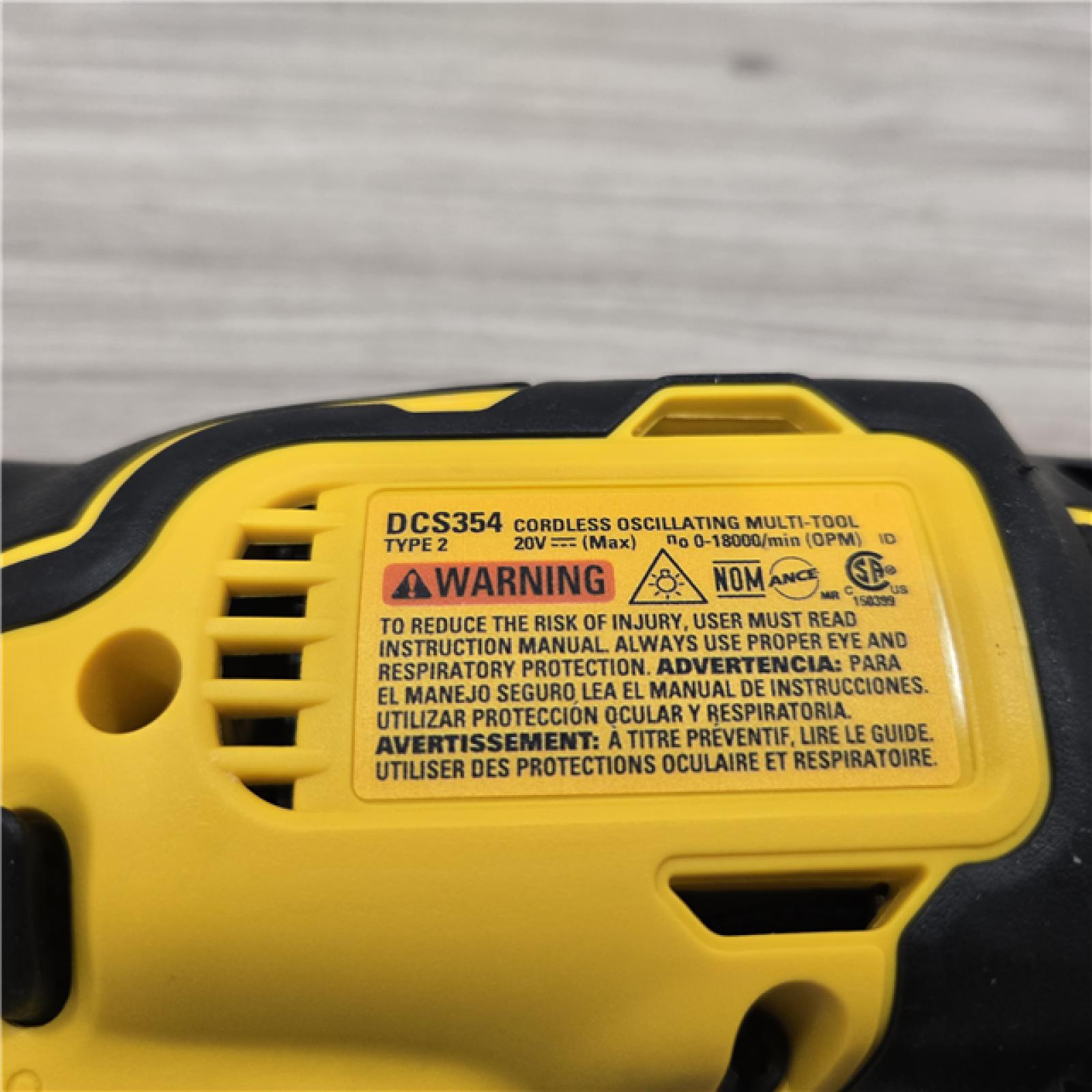AS-IS DEWALT ATOMIC 20V MAX* Cordless Oscillating Multi-Tool Kit (DCS354Q1)