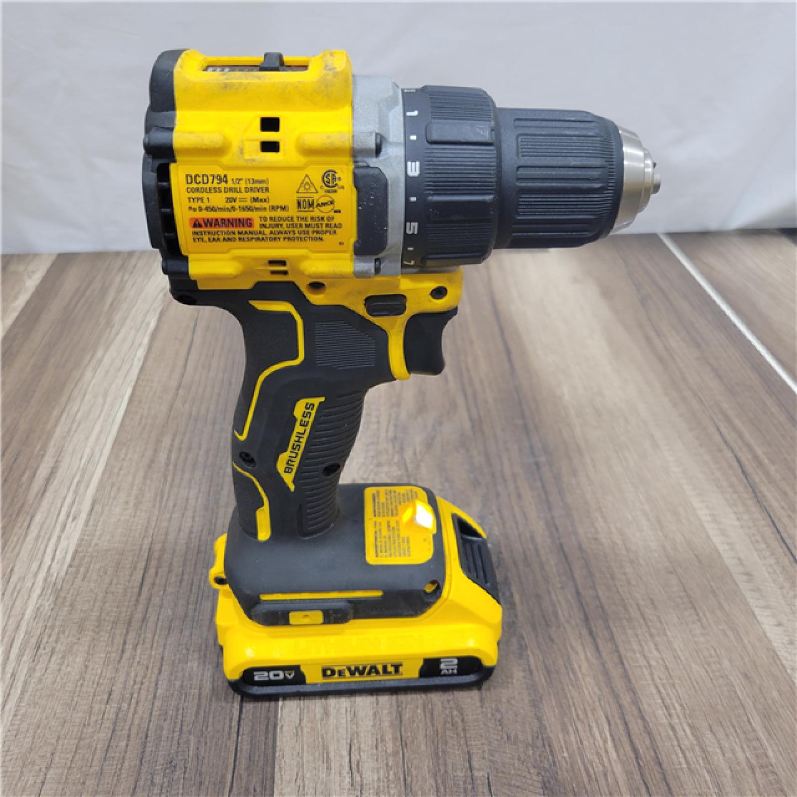 AS-IS DEWALT ATOMIC COMPACT SERIES 20V MAX* Brushless Cordless 1/2 Drill/Driver Kit