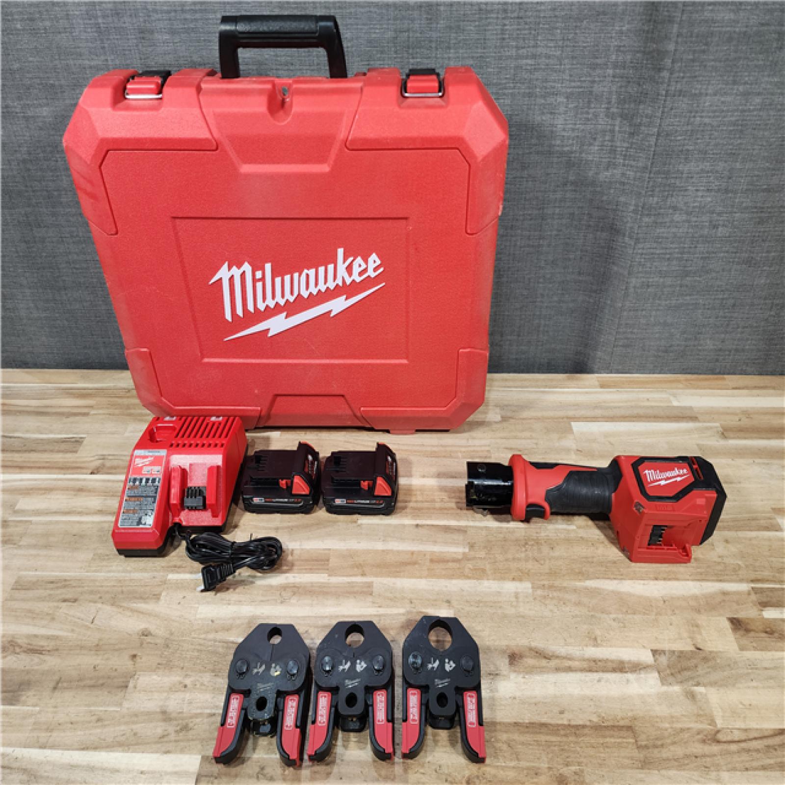 HOUSTON LOCATION - AS-IS Milwaukee 18V Lithium-Ion Cordless Short Throw Press Tool with 3 PEX Crimp Jaws Kit