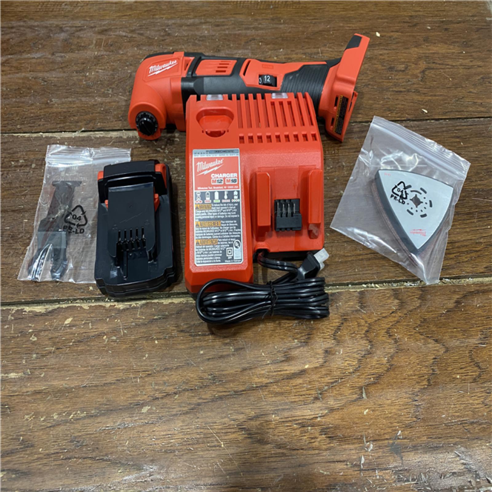 AS-IS Milwaukee 2626-21 M18 18-Volt Lithium-Ion Cordless Oscillating Multi-Tool Kit