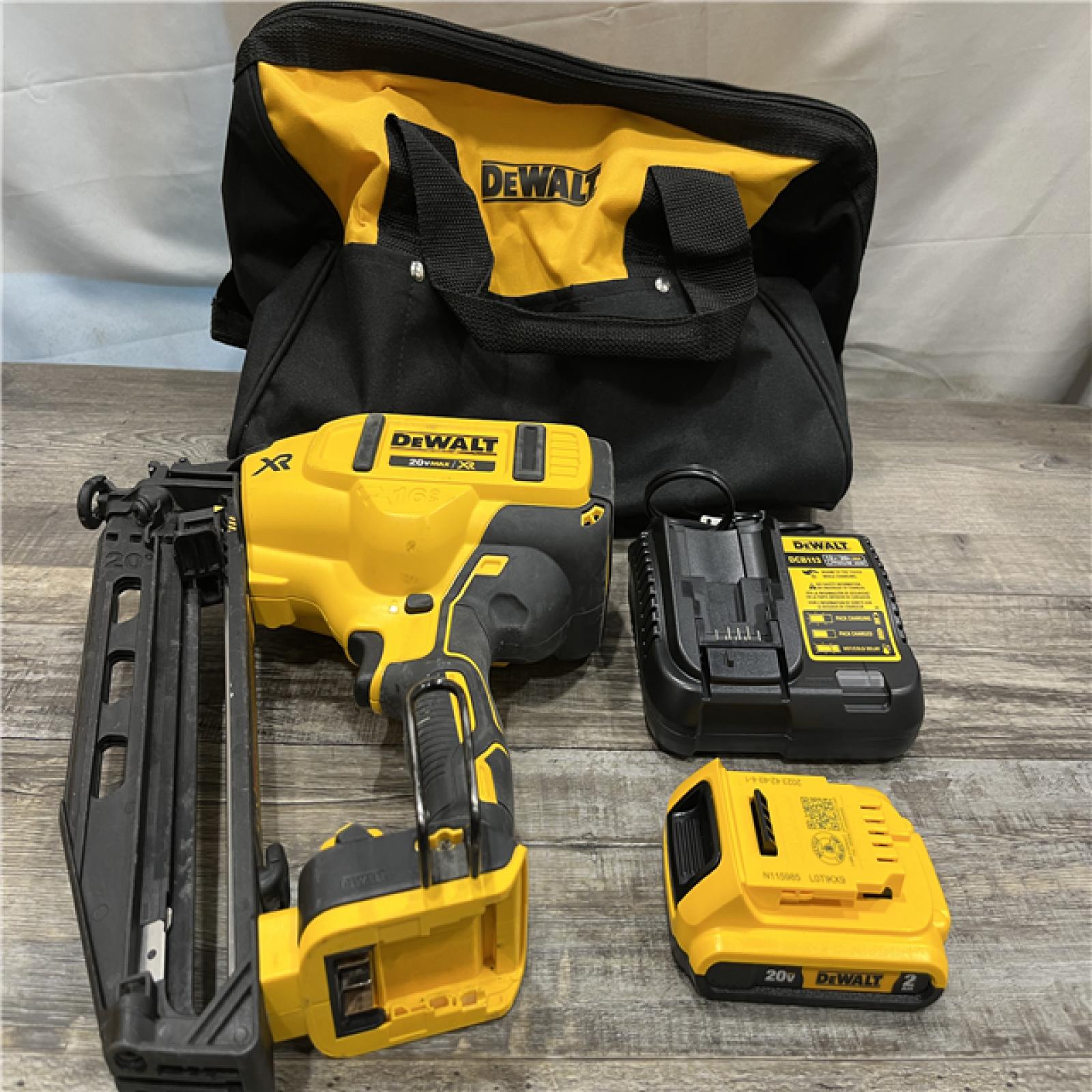 AS-IS DEWALT 20V MAX XR 16-Gauge Electric Cordless Angled Finishing Nailer Kit