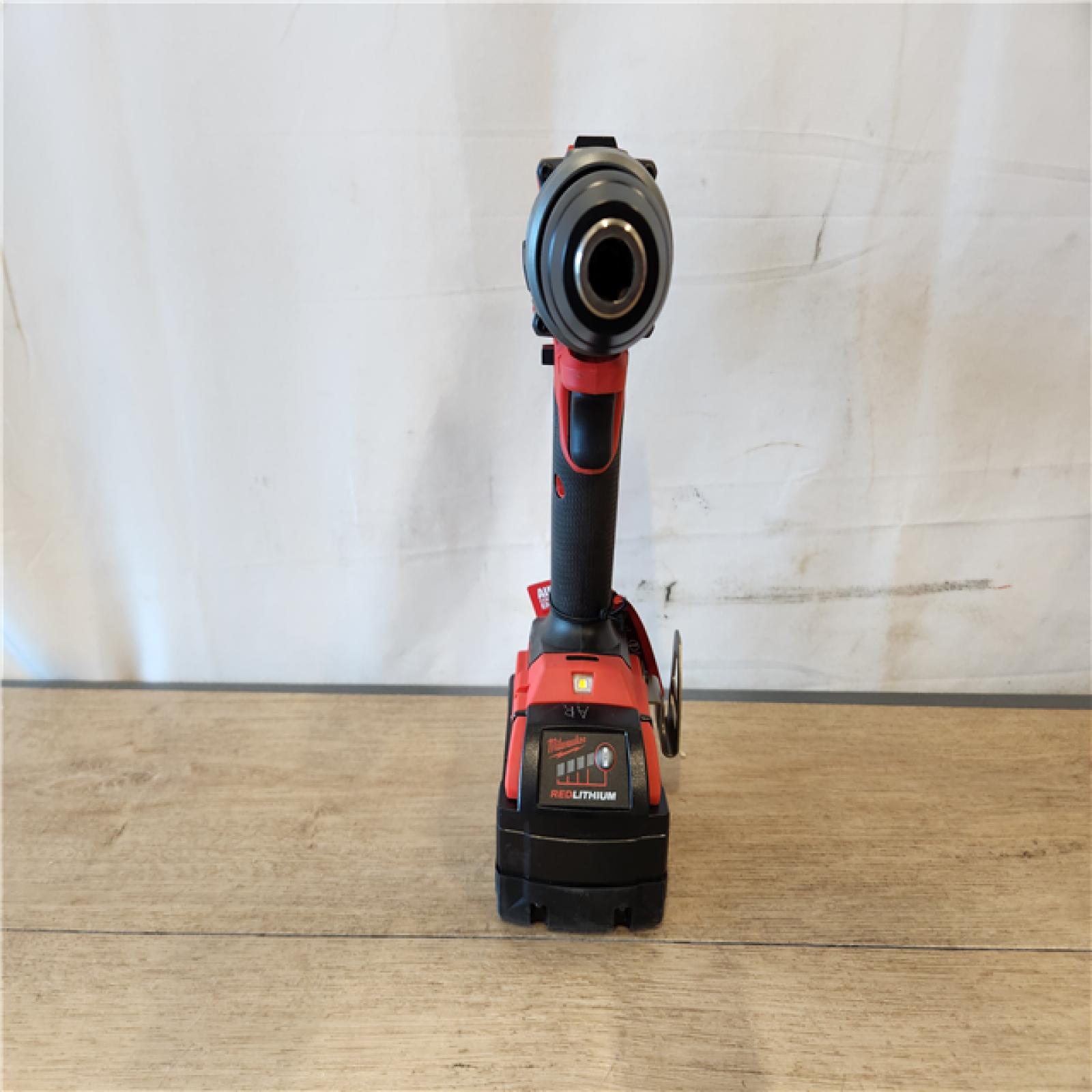 AS-IS- Milwaukee FUEL 18V Lithium-Ion Brushless Cordless 1/2 in. Hammer Drill Driver Kit