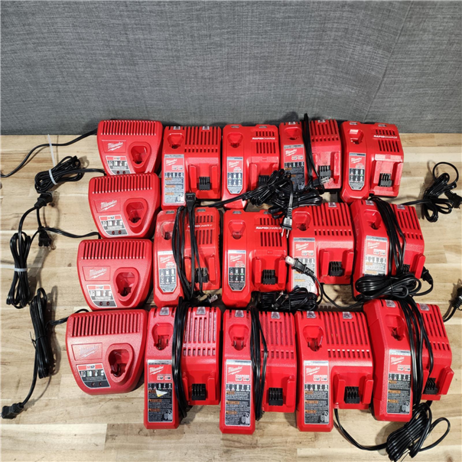 HOUSTON LOCATION - AS-IS MILWAUKEE BATTERY CHARGER PACK QTY - 16