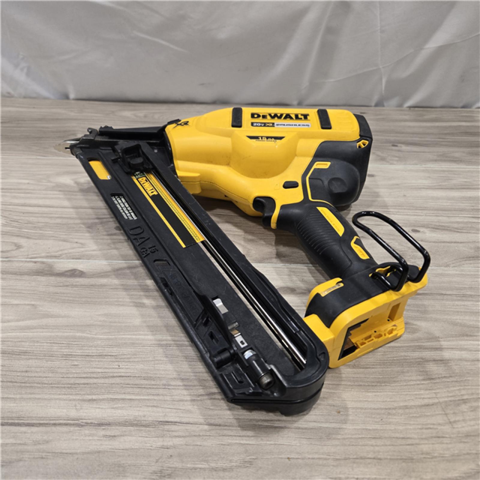 AS-IS DeWalt 15 GA ANGLED FINISH NAILER KIT