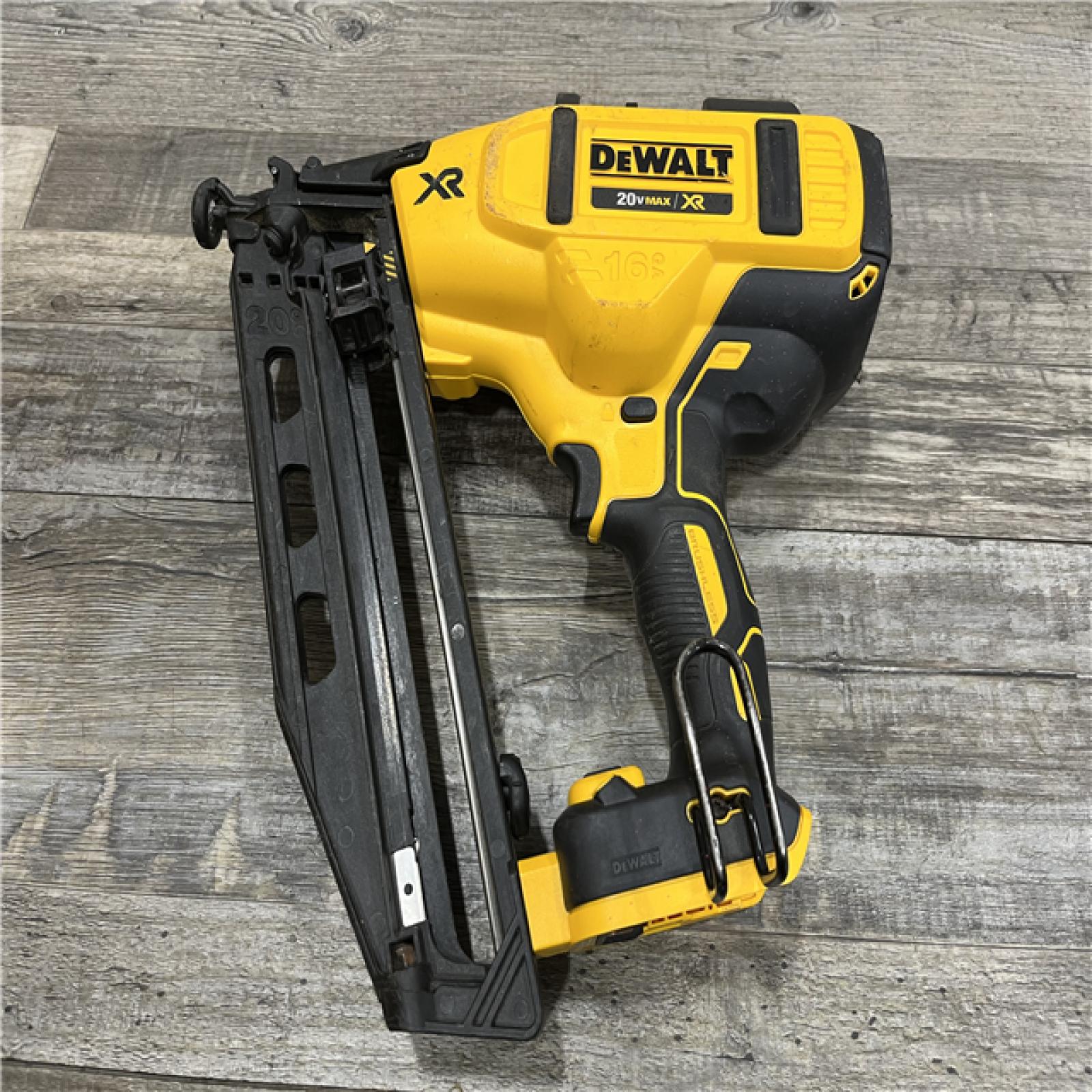 AS-IS DEWALT 20V MAX XR 16-Gauge Electric Cordless Angled Finishing Nailer Kit