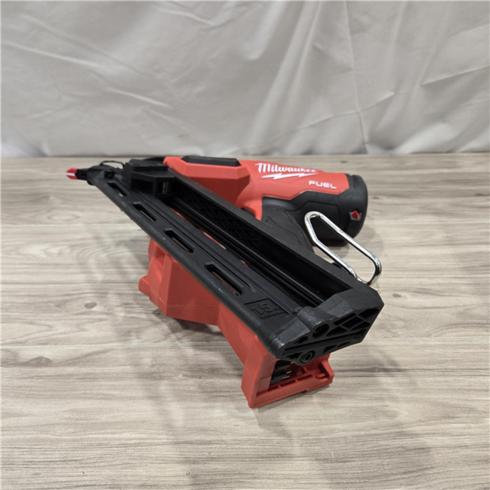 AS-IS Milwaukee 2839-20 M18 FUEL 15 Ga. 18V Angled Finish Nailer (TOOL ONLY)