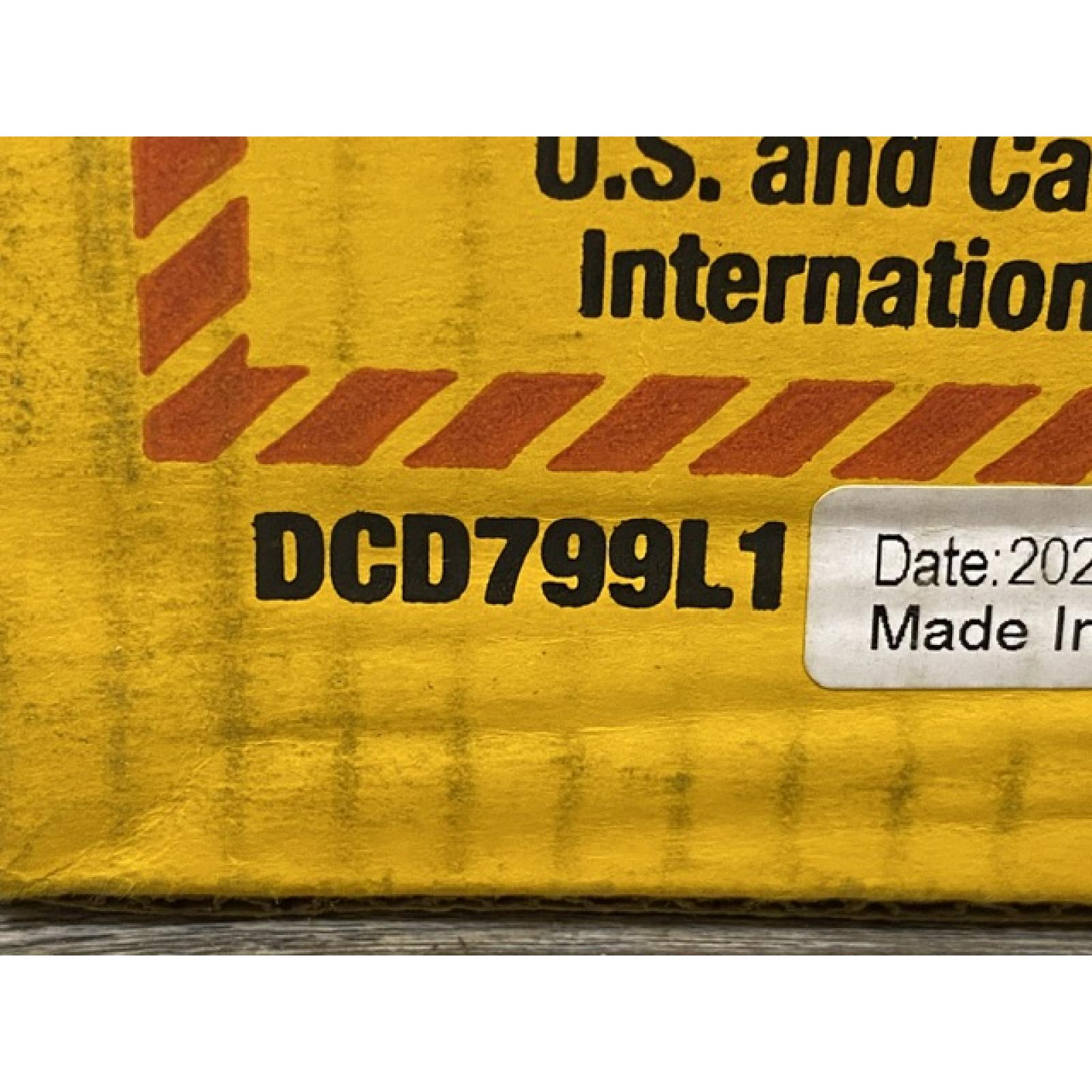 NEW - DEWALT ATOMIC 20-Volt Lithium-Ion Cordless 1/2 in. Compact Hammer Drill Kit