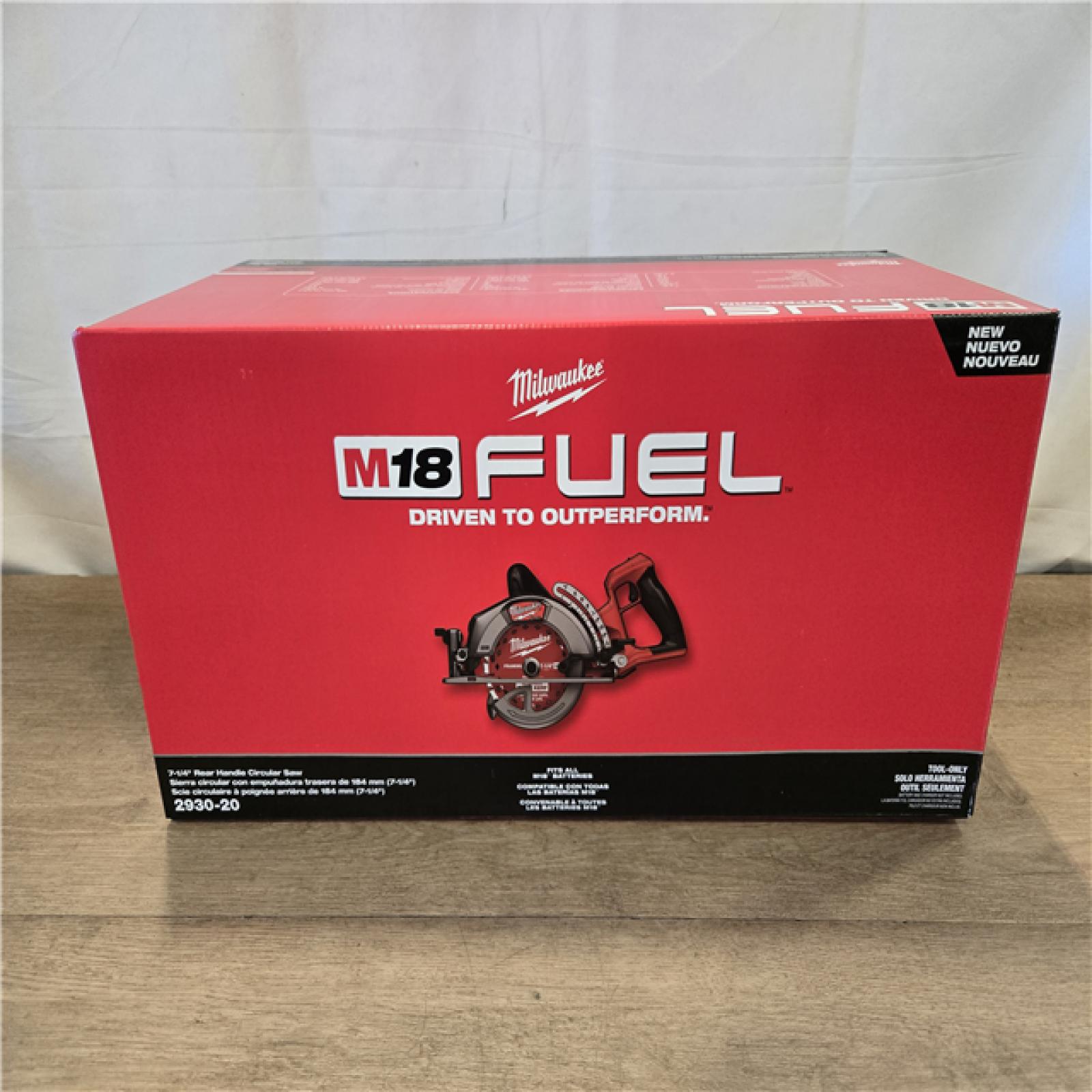 NEW!- Milwaukee FUEL 18V Cordless 7-1/4 in. Rear Handle Circular Saw (Tool-Only)