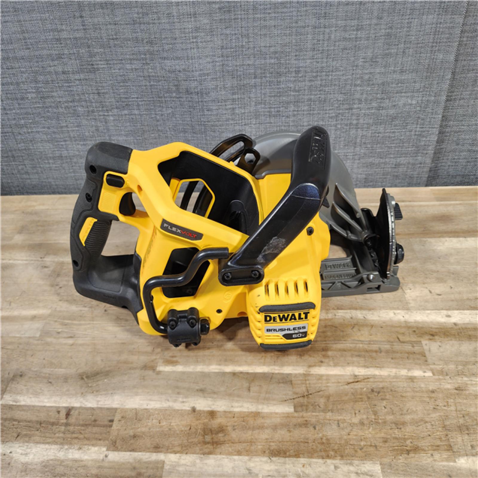HOUSTON LOCATION - AS-IS DEWALT FLEXVOLT 60V MAX Cordless Brushless 7-1/4 in. Wormdrive Style Circular Saw (Tool Only)