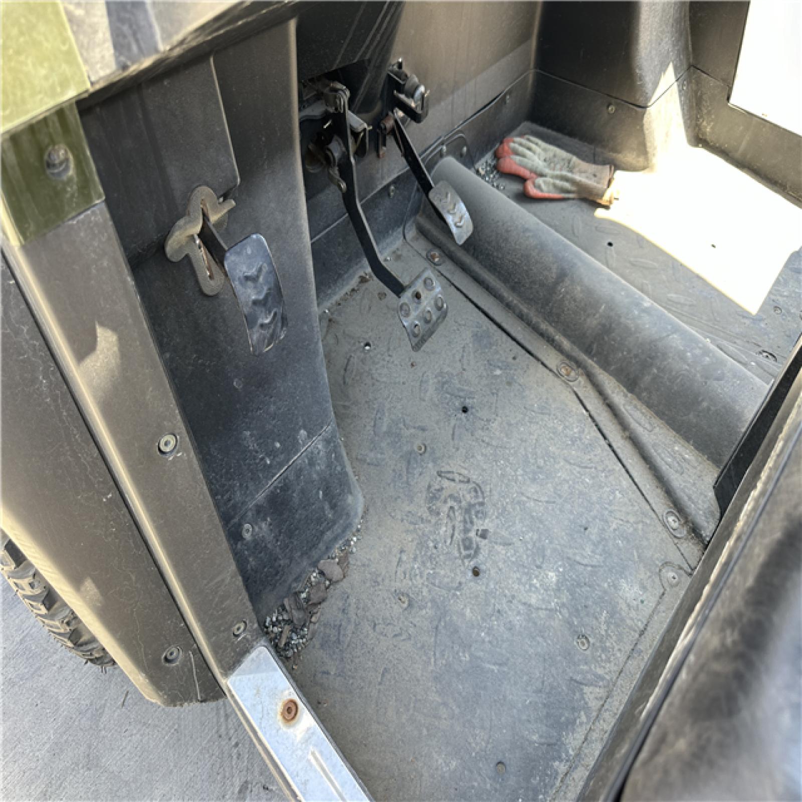 California AS-IS VECTOR 500 4WD UTV Delphi Multec in Green Utility Vehicle (No Key/Body Damage)