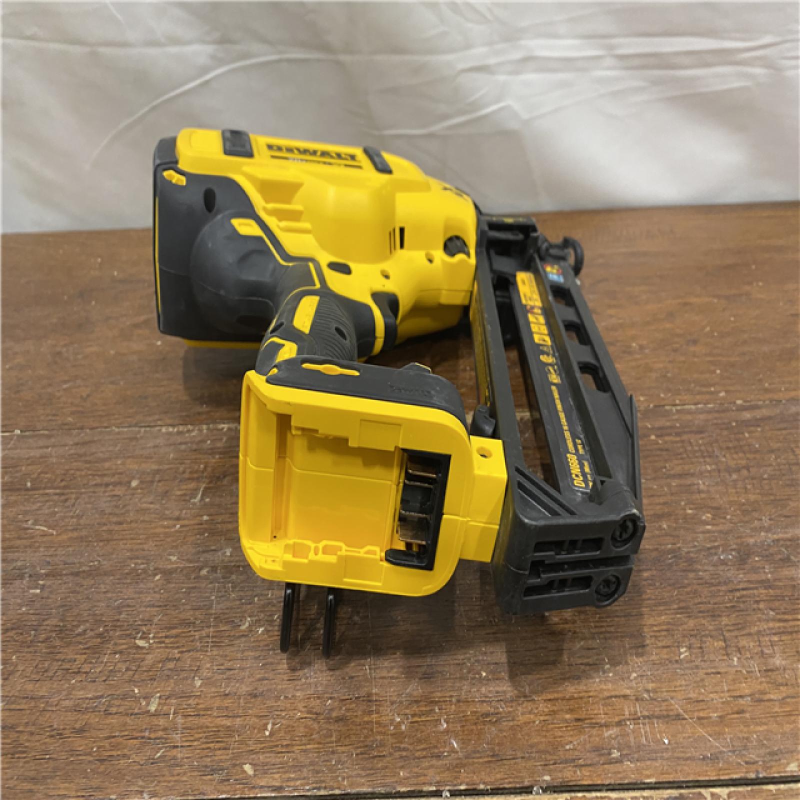AS-IS DeWalt DCN660D1 20V 16 Gauge Cordless Angled Finish Nailer Kit W/ 2Ah Battery
