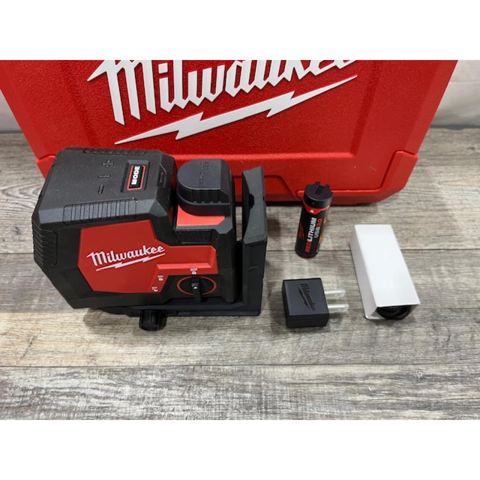 AS-IS Milwaukee 100 ft. REDLITHIUM Lithium-Ion USB Green Rechargeable Cross Line Laser Level with Charger