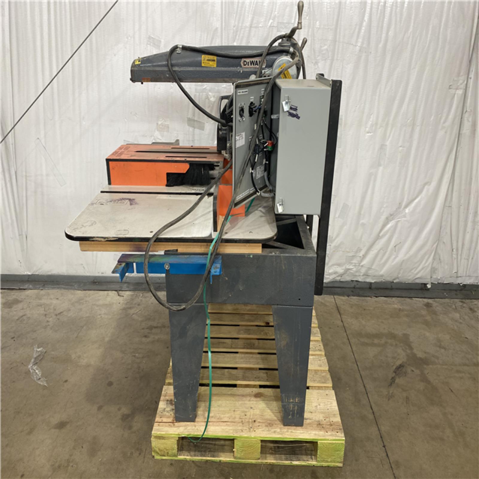 Houston Location AS IS - Dewalt GA Saw