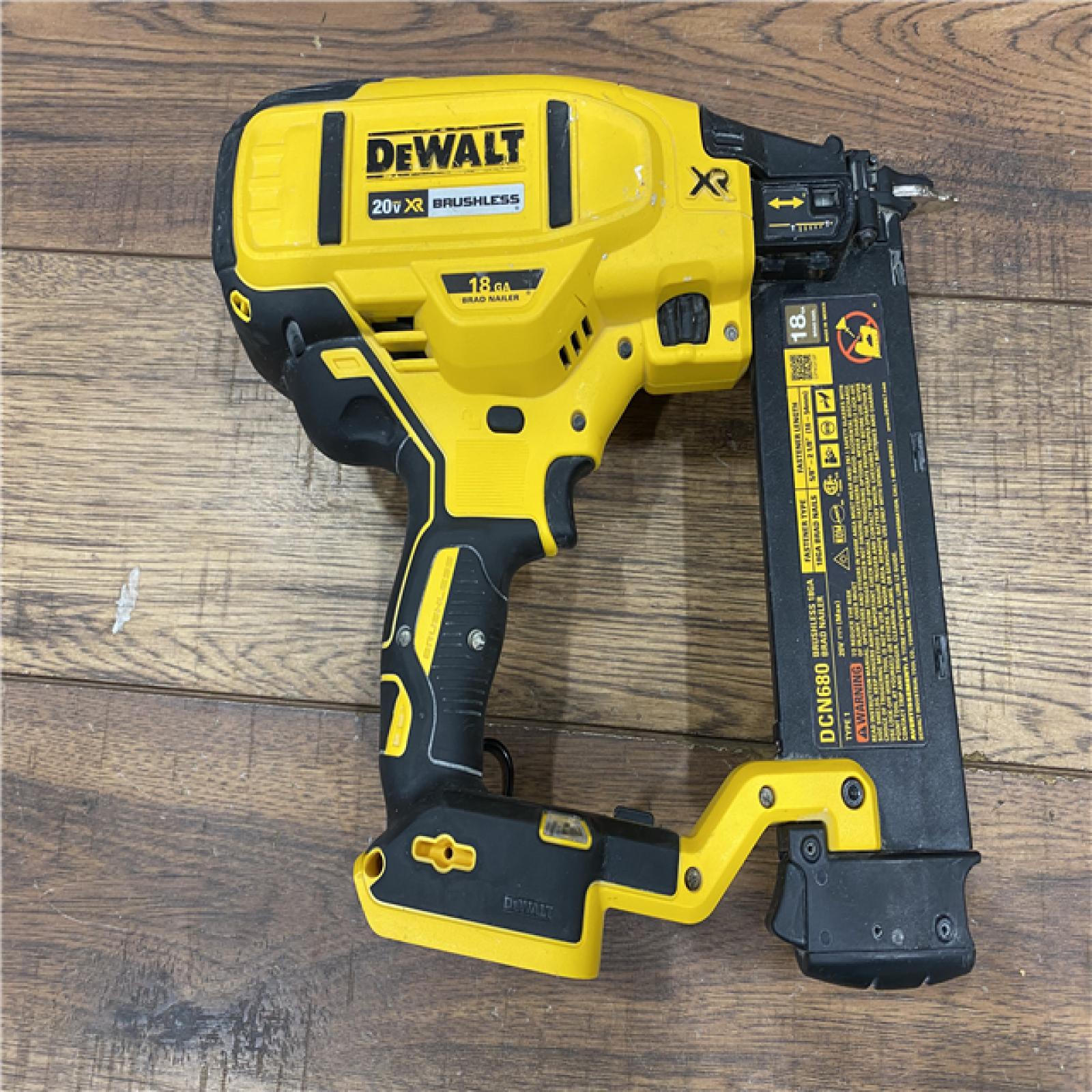 AS-IS DEWALT 20V MAX XR 18 Gauge Brad Nailer Kit