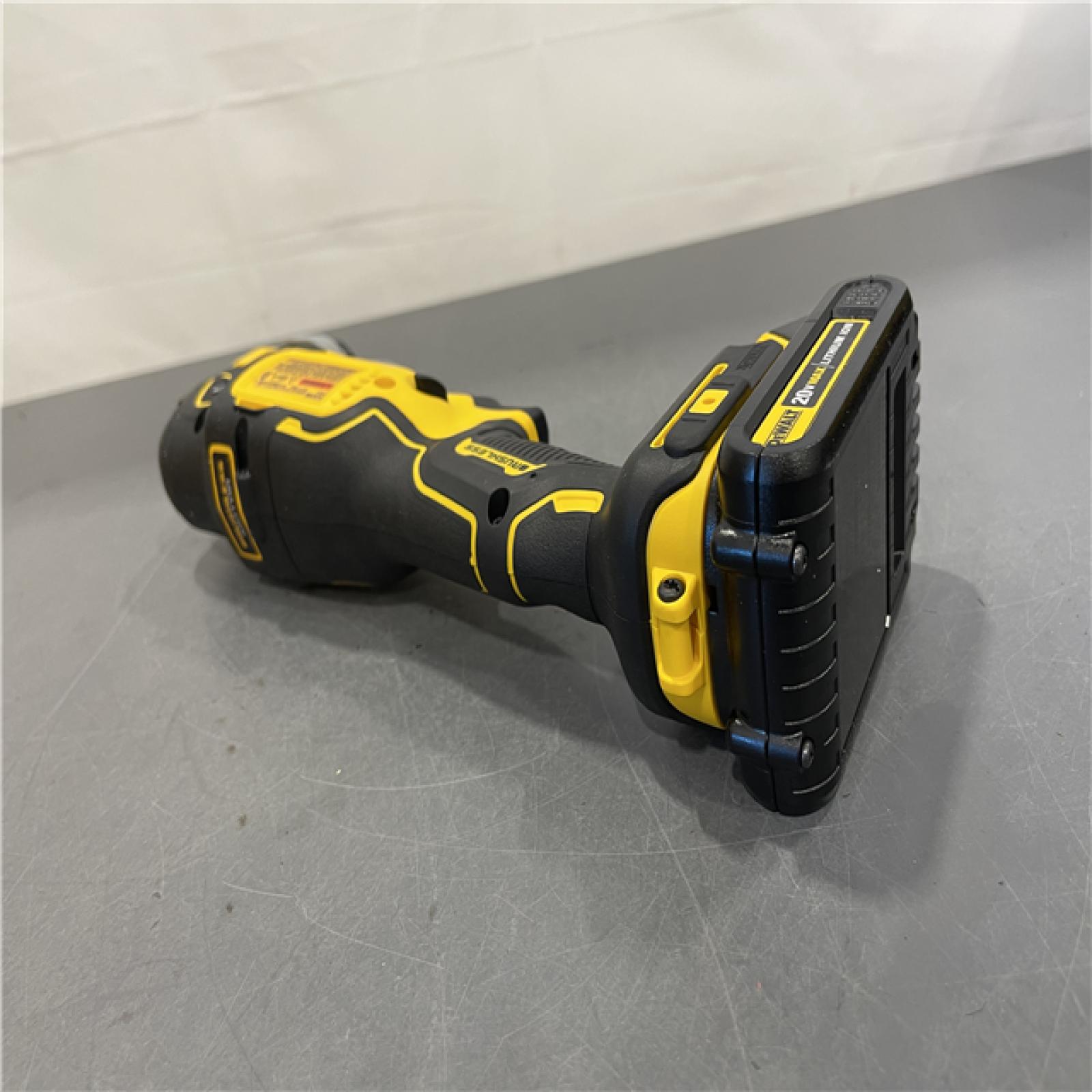 AS-IS - DEWALT 20V MAX XR Cordless Brushless 3-Speed Oscillating Multi Tool Kit