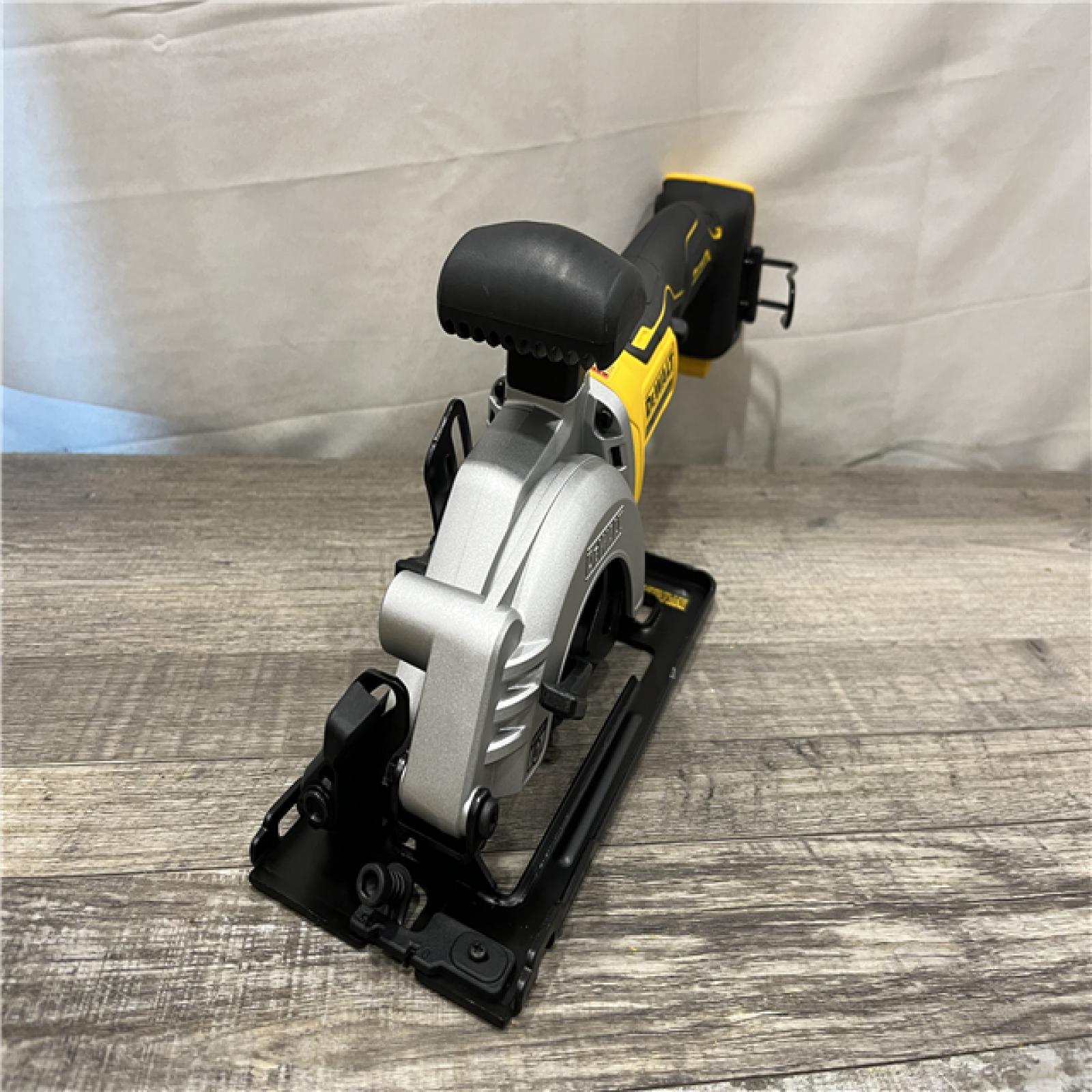 AS-IS DEWALT ATOMIC 20V MAX Cordless Brushless 4-1/2 in. Circular Saw (Tool Only)