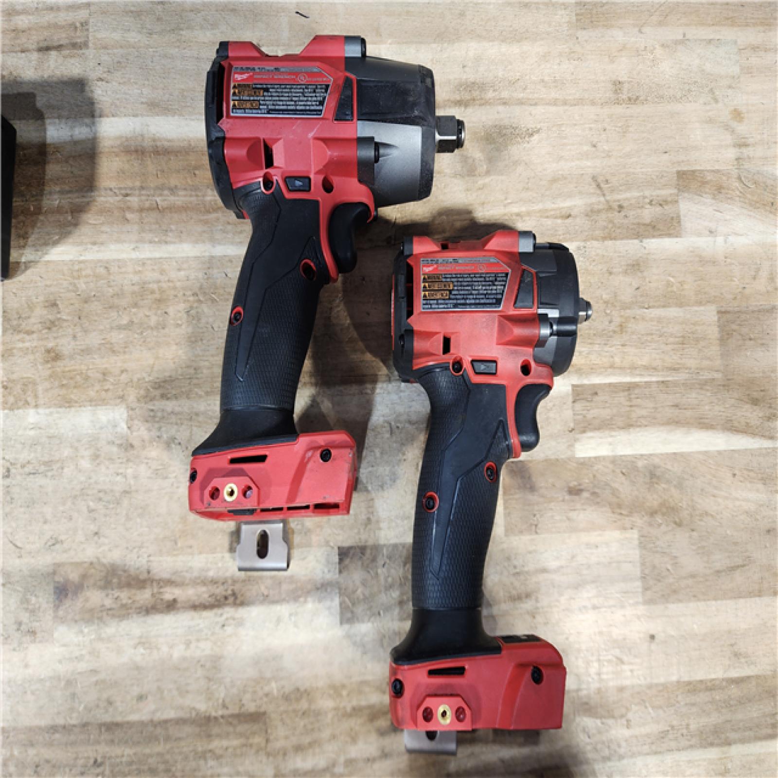 HOUSTON LOCATION - AS-IS MILWAUKEE 2 TOOL COMBO KIT W/ (2) BATTERY & CHARGER
