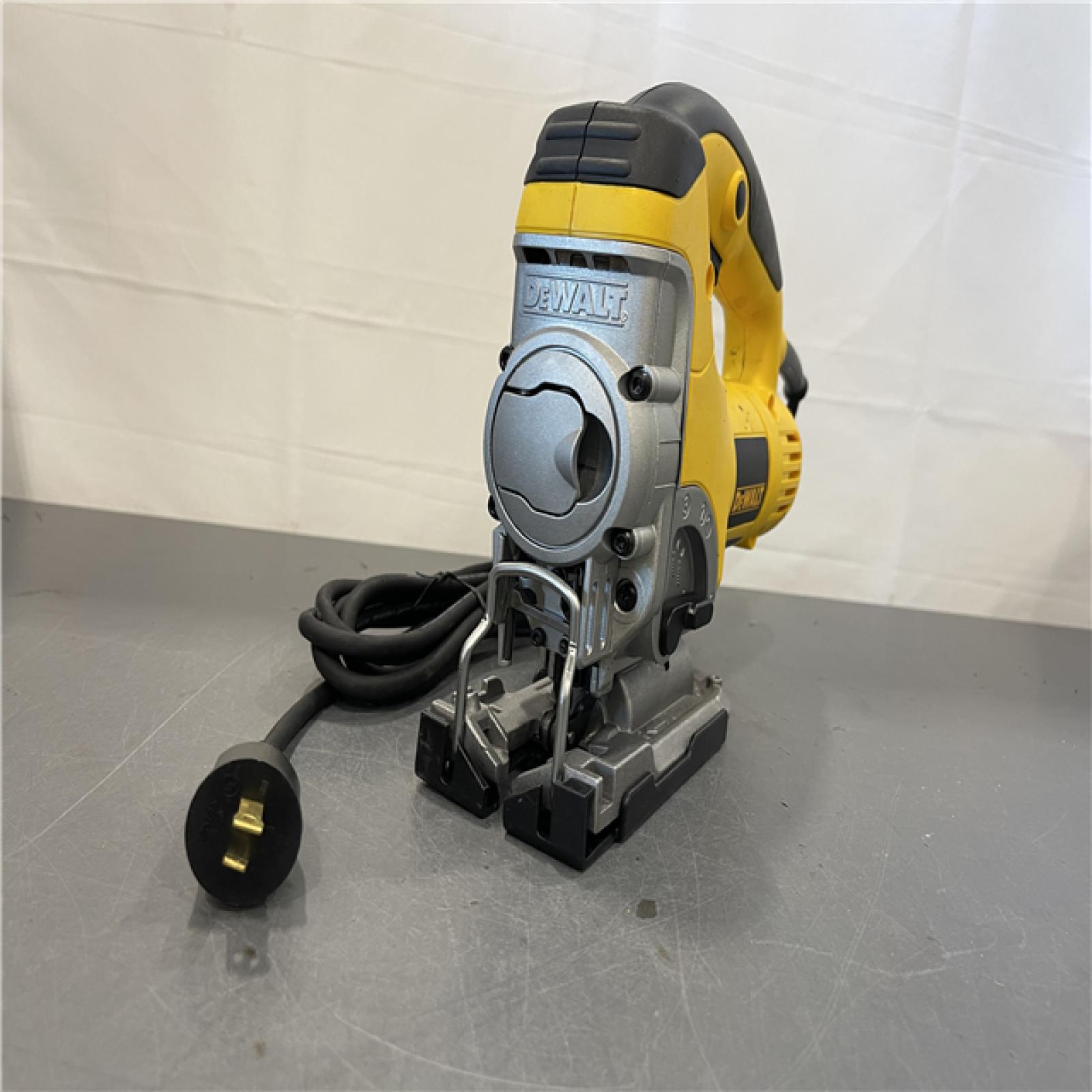 AS-IS - DEWALT 6.5 Amp Corded Jig Saw Kit