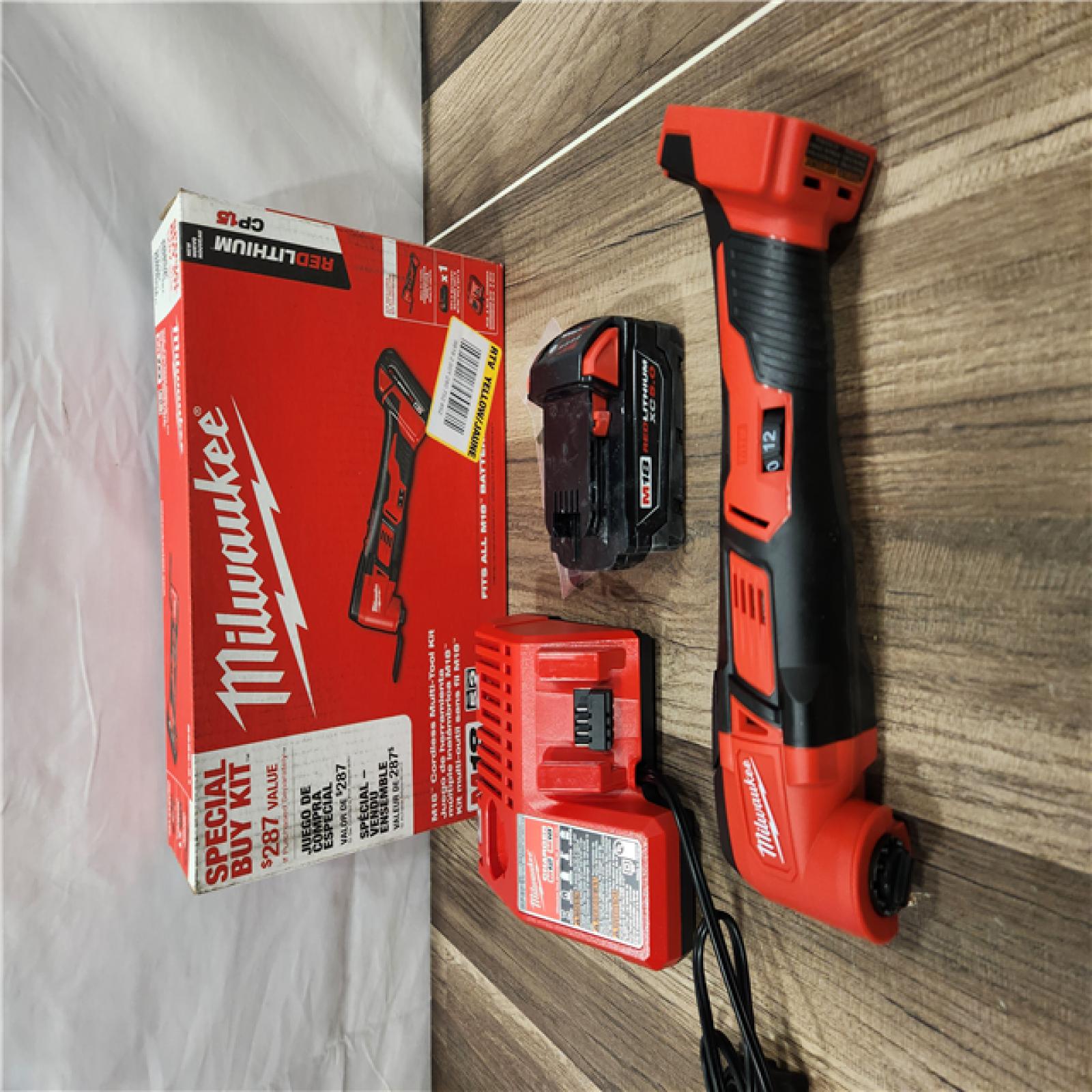 AS-IS  Milwaukee 2626-21 M18 18-Volt Lithium-Ion Cordless Oscillating Multi-Tool Kit