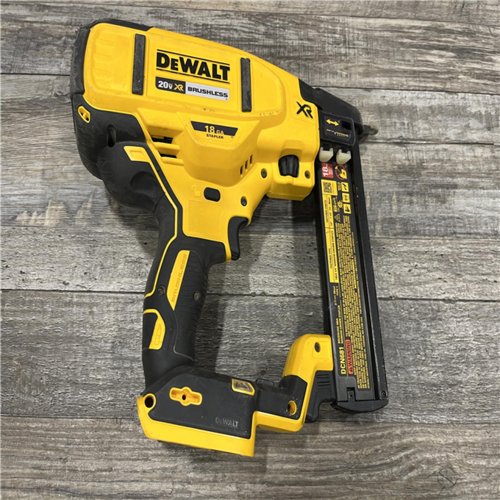 AS-IS DEWALT 20V MAX XR Lithium-Ion Cordless 18-Gauge Narrow Crown Stapler Kit