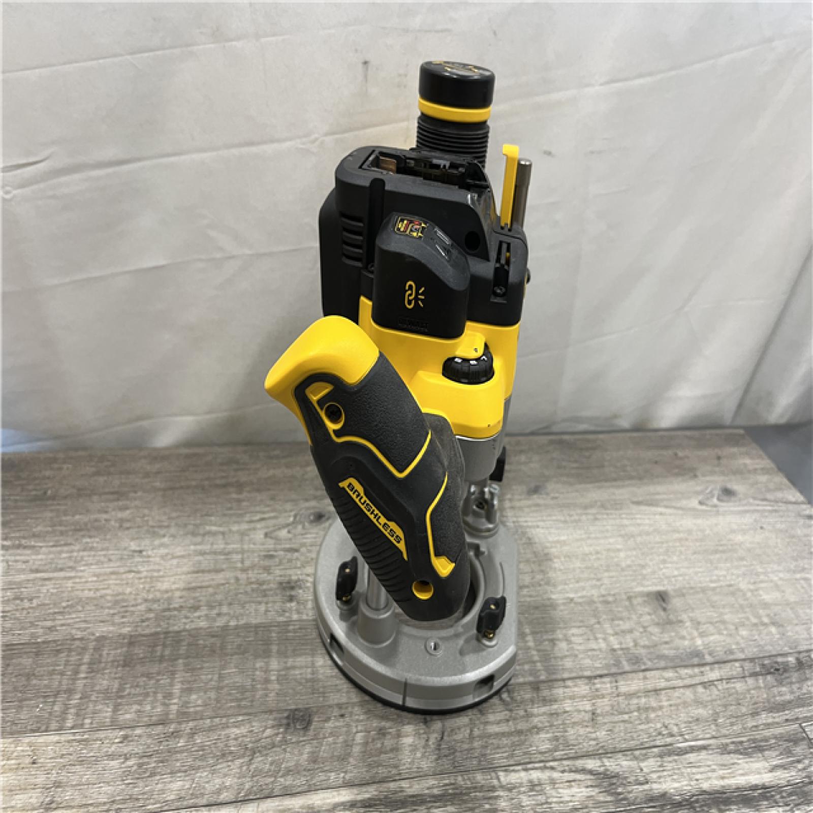AS-IS DEWALT 20V MAX XR 2-1/4 Peak HP Brushless Cordless Plunge Router (Tool Only)