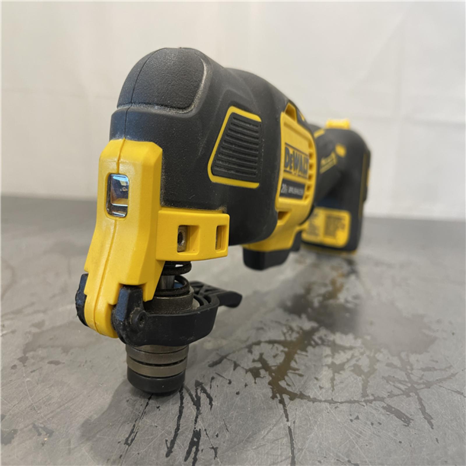 AS-IS - DEWALT ATOMIC 20V MAX Cordless Brushless Oscillating Multi Tool