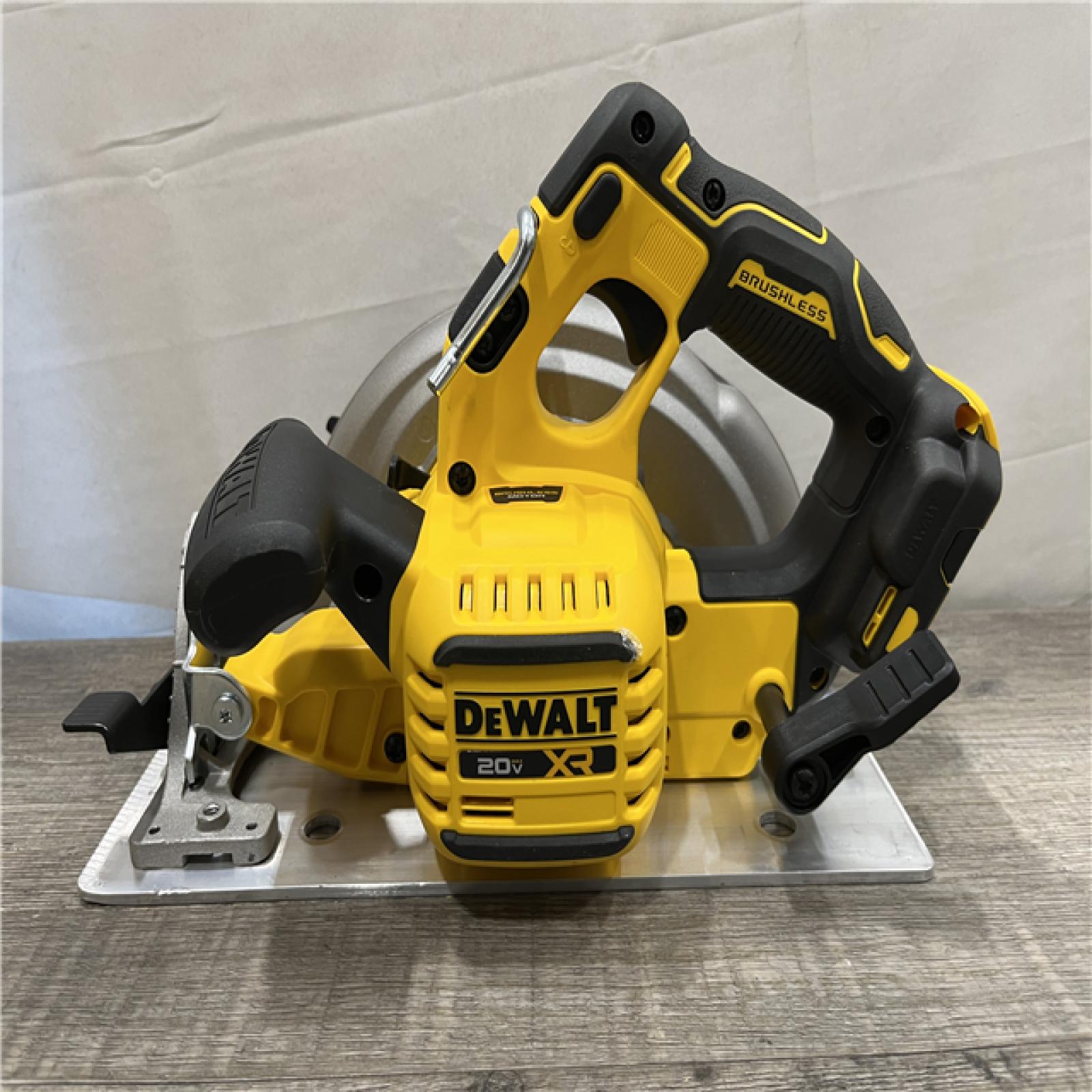 AS-IS DEWALT 20-Volt MAX 7-1/4 in. Cordless Circular Saw (Tool Only)