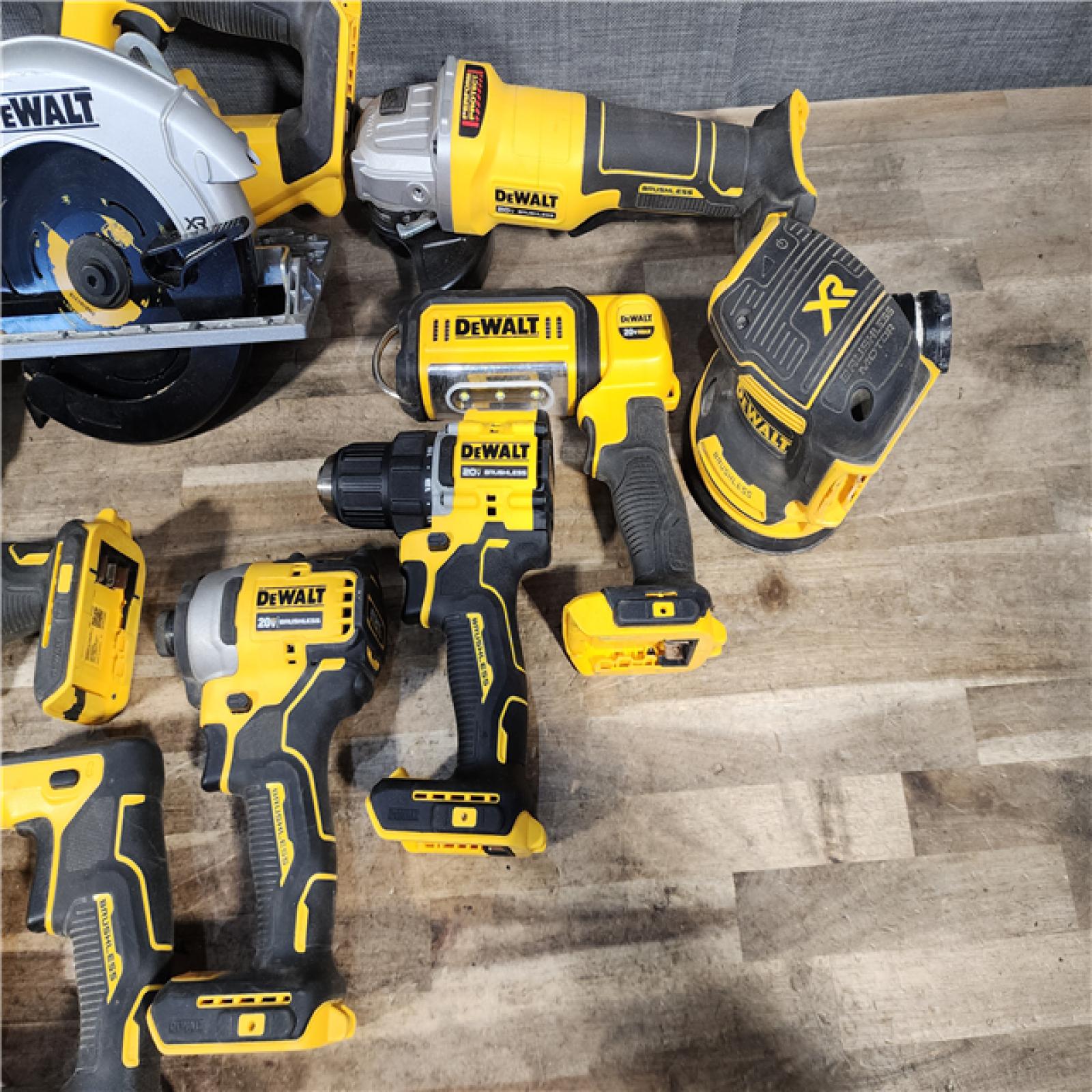 HOUSTON LOCATION - AS-IS DEWALT 8 TOOL COMBO KIT W/ (2) BATTERY & CHARGER