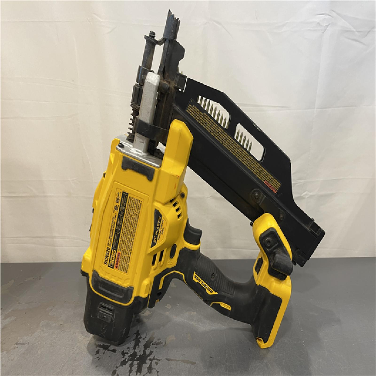 AS-IS - DEWALT 20-Volt 21° Cordless Framing Nailer