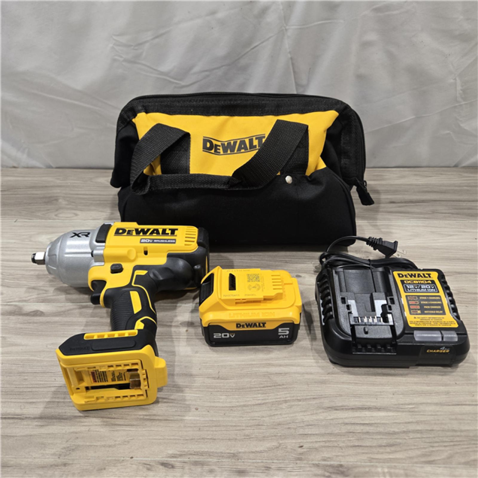 AS-IS Dewalt 20V MAX Lithium-Ion Cordless 1/2 in. Impact Wrench Kit
