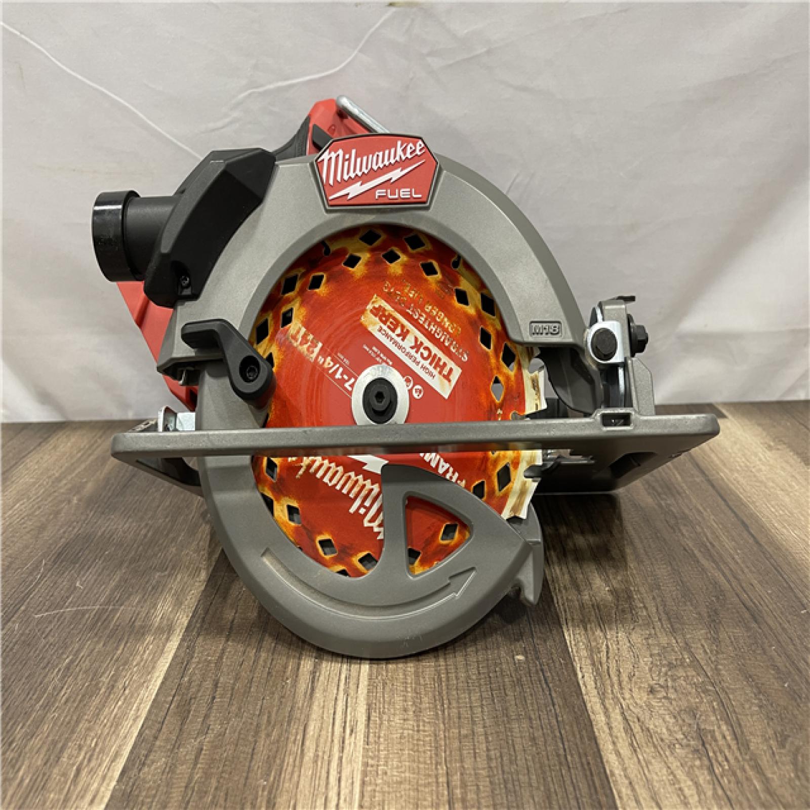AS-IS Milwaukee  FUEL 18V Lithium-Ion Brushless Cordless 7-1/4 in. Circular Saw (Tool-Only)