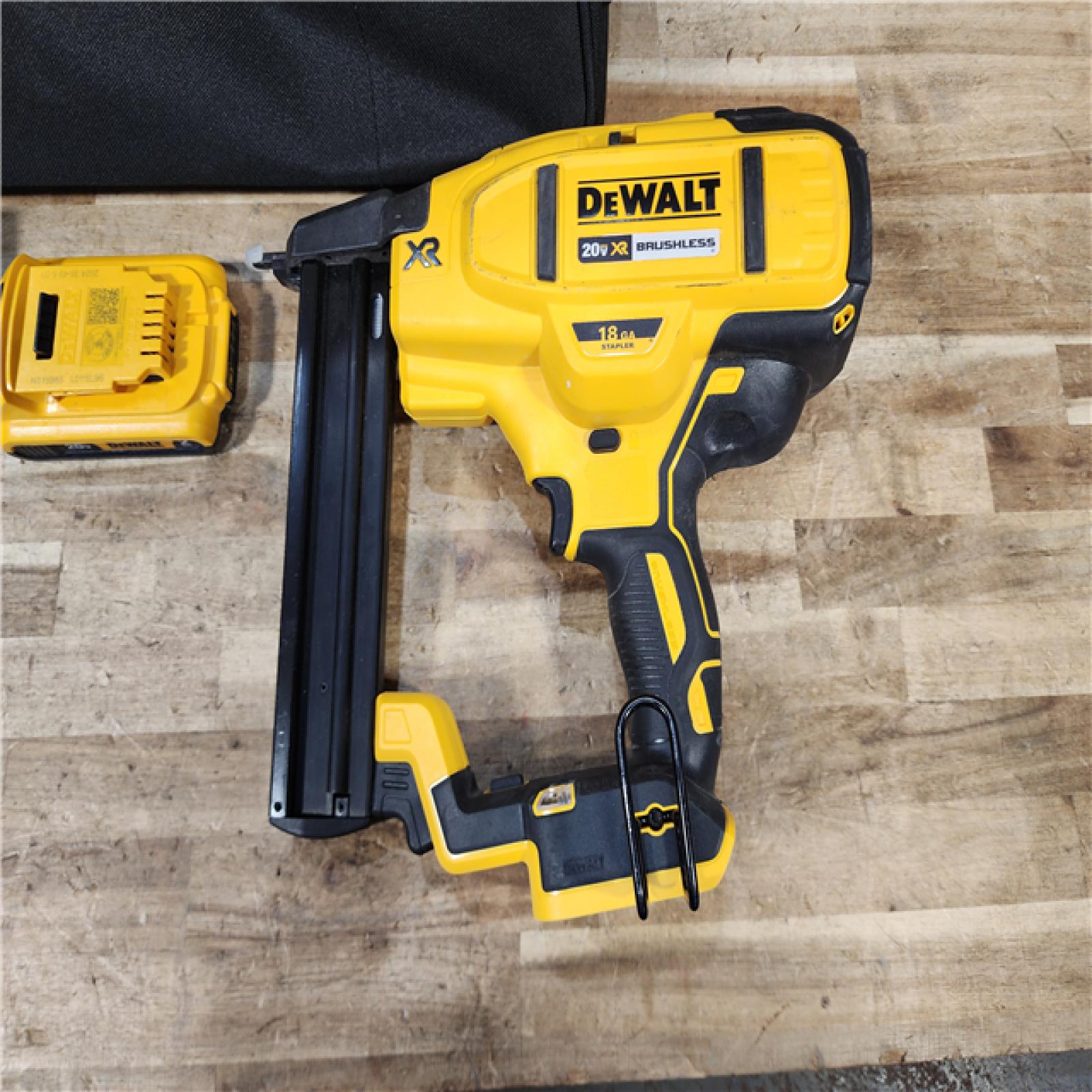 HOUSTON LOCATION - AS - IS DEWALT 20V MAX XR Lithium-Ion Cordless 18-Gauge Narrow Crown Stapler Kit