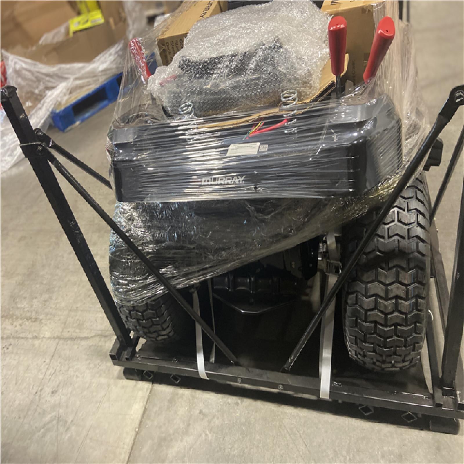 DALLAS LOCATION - Murray MT100 42 in. 13.5 HP 500cc E1350 Series Briggs and Stratton Engine 6-Speed Manual Gas Riding Lawn Tractor Mower