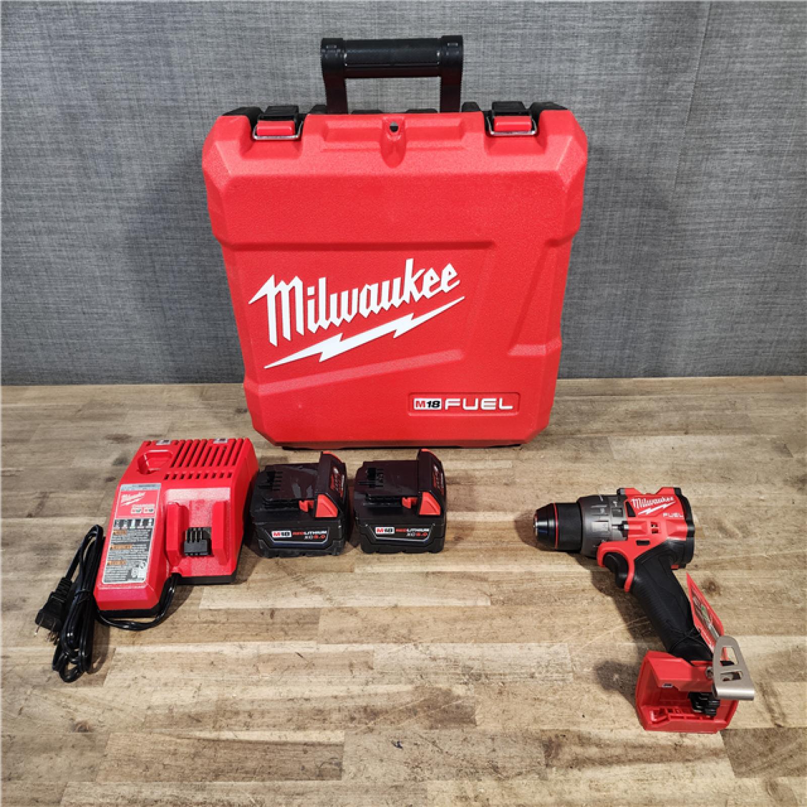 HOUSTON LOCATION - AS-IS (APPEARS LIKE NEW) Milwaukee FUEL 18V Lithium-Ion Brushless Cordless 1/2 in. Hammer Drill Driver Kit