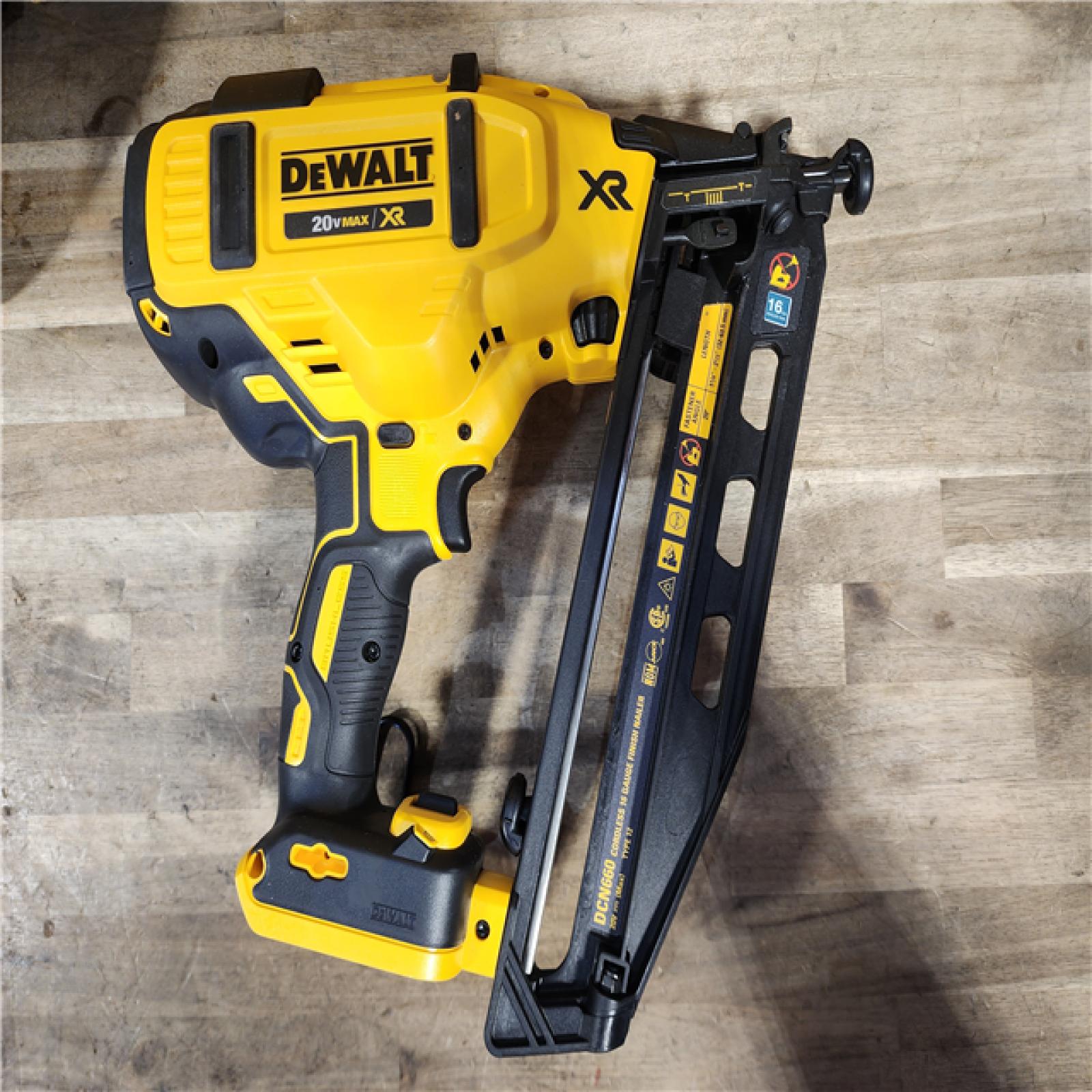 HOUSTON LOCATION - AS-IS DeWalt 20V 16 Gauge Cordless Angled Finish Nailer Kit W/ 2Ah Battery