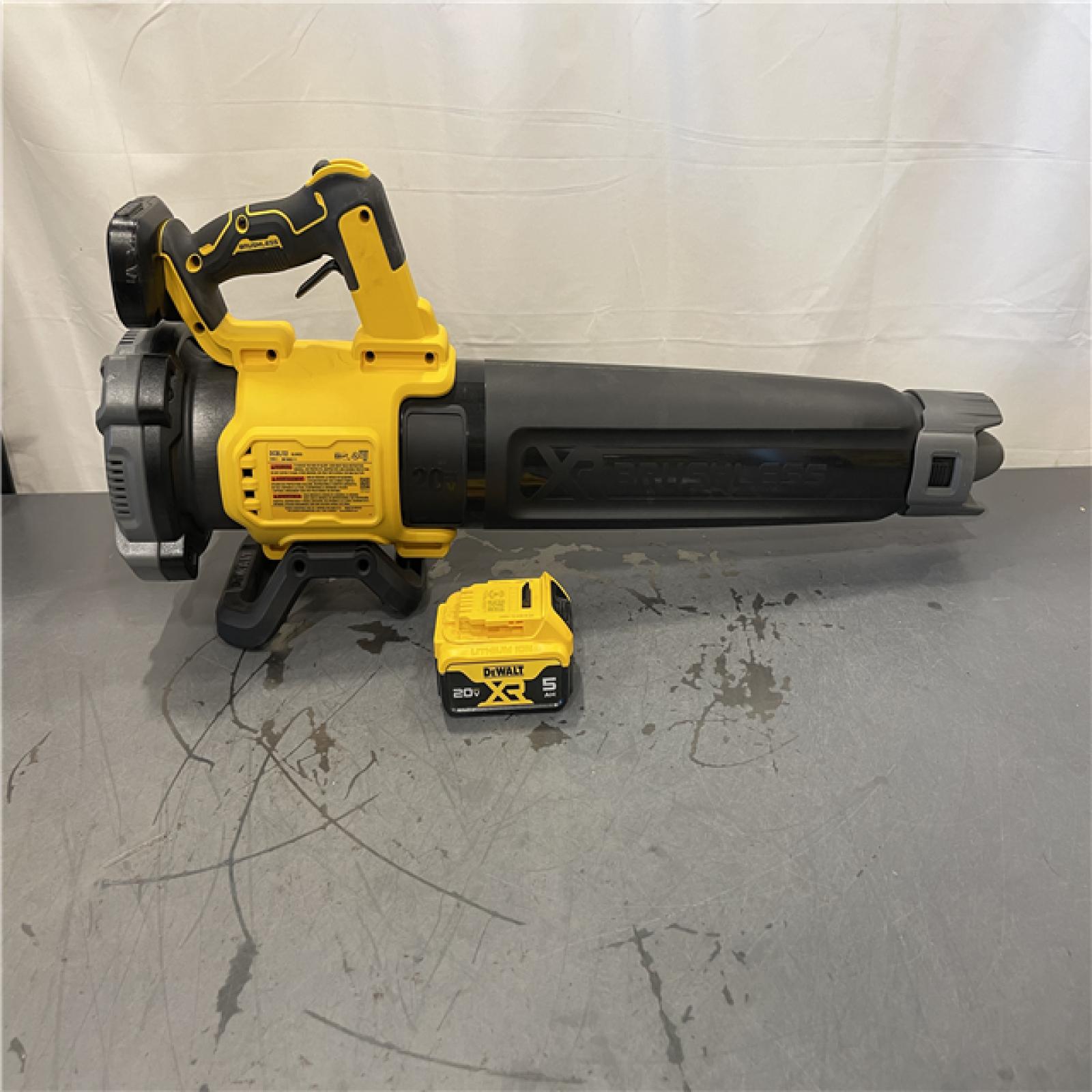 AS-IS - DeWalt Brushless Cordless Battery Powered Handheld Leaf Blower Kit