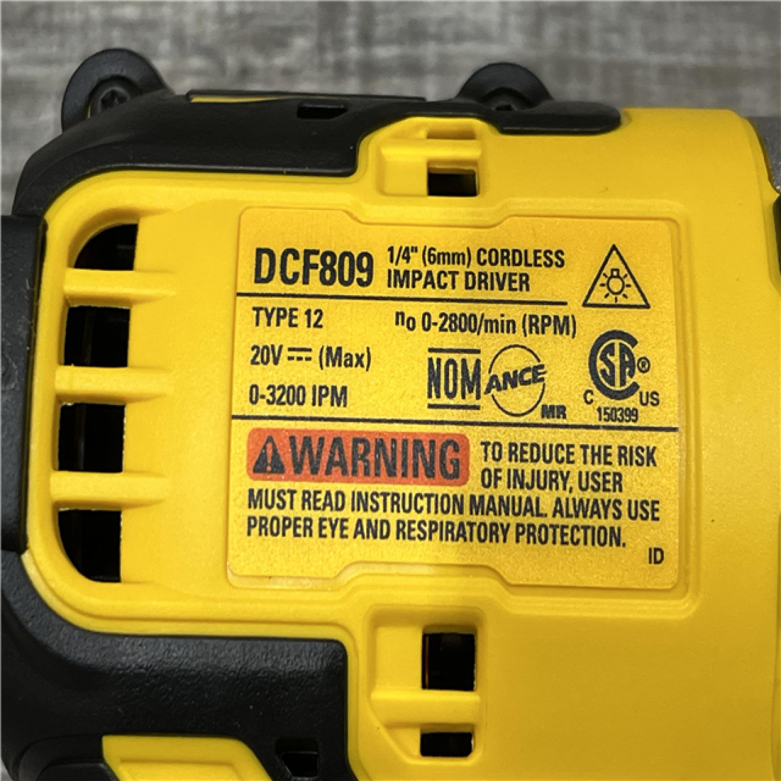 LIKE NEW - DEWALT 20V MAX Lithium-Ion Cordless 2-Tool Combo Kit
