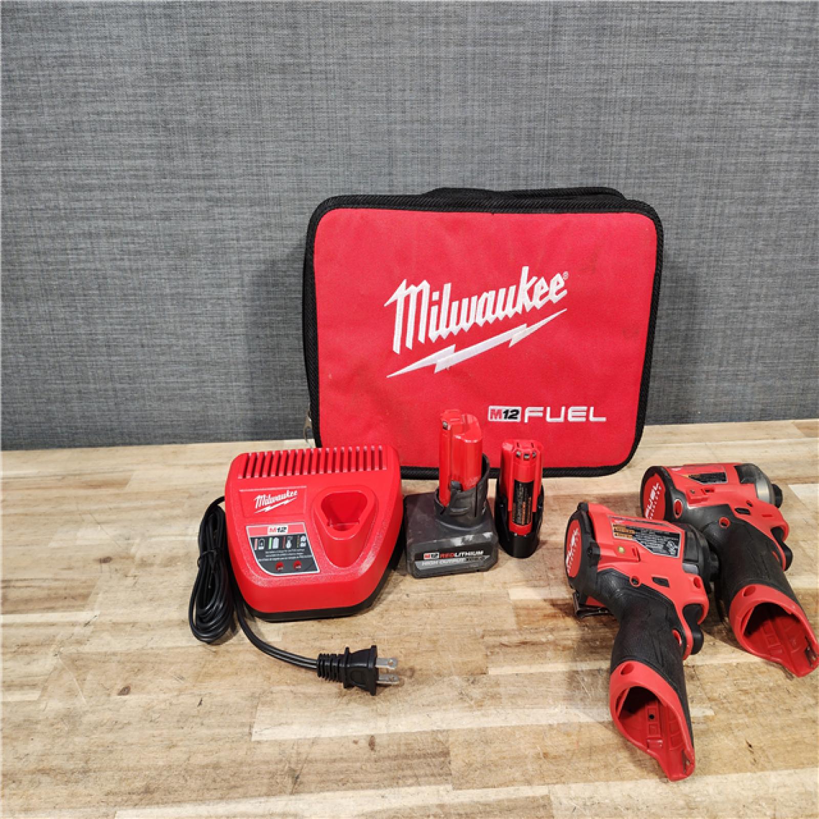 HOUSTON LOCATION - AS - IS Milwaukee 2 Tool Combo Kit W/ (2) Battery & Charger