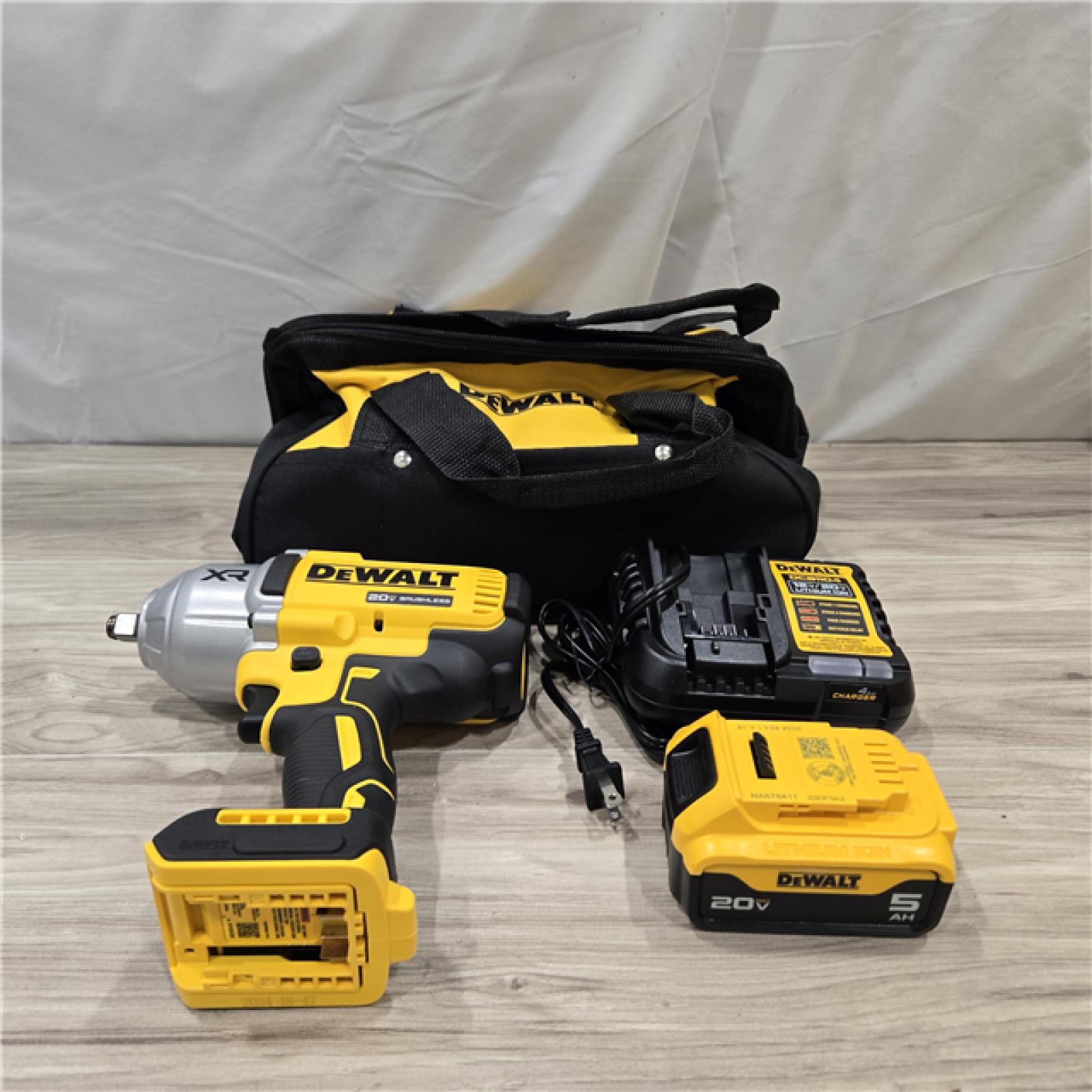 AS-IS Dewalt 20V MAX Lithium-Ion Cordless 1/2 in. Impact Wrench Kit